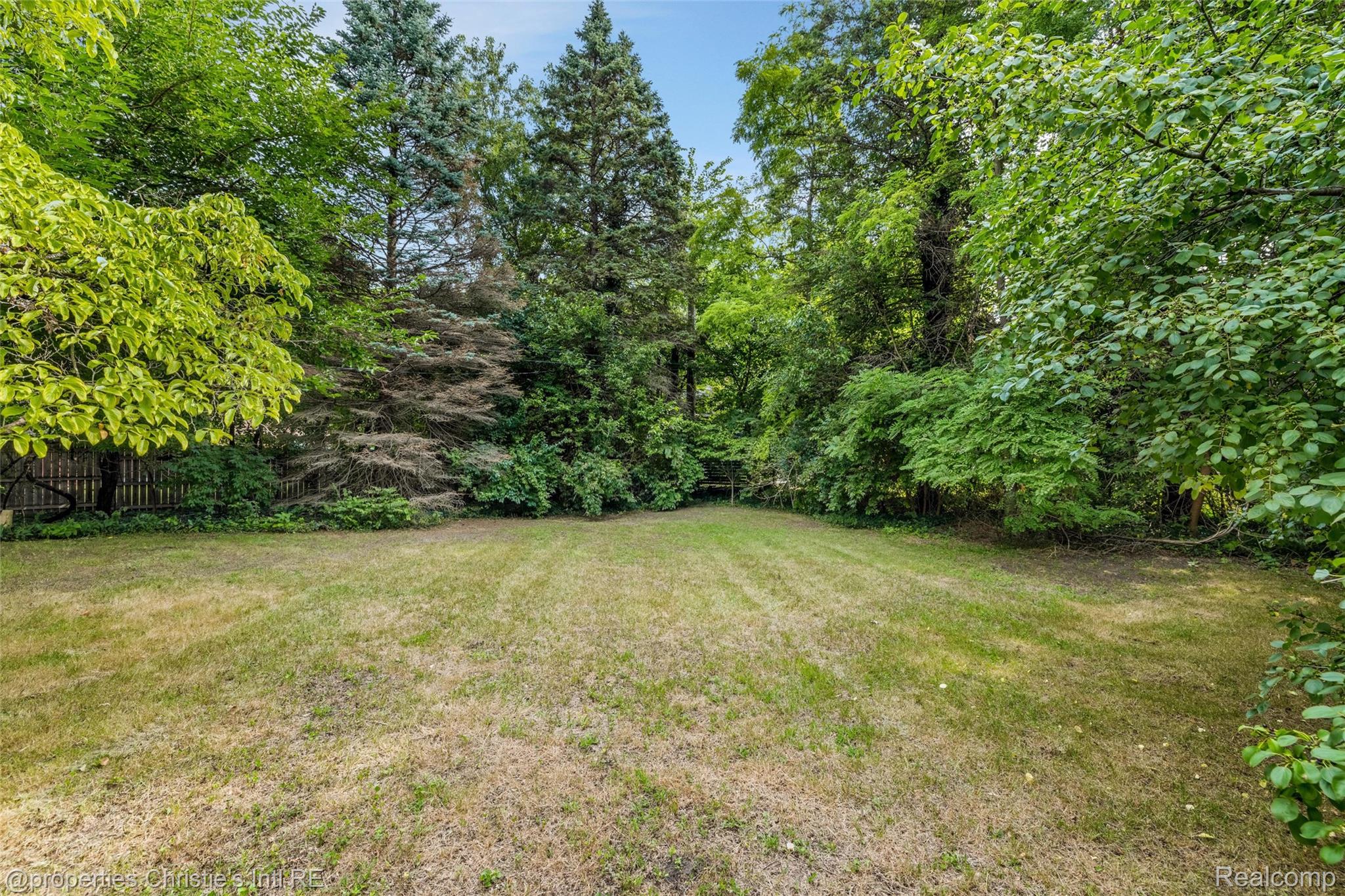 19262 Strathcona Drive