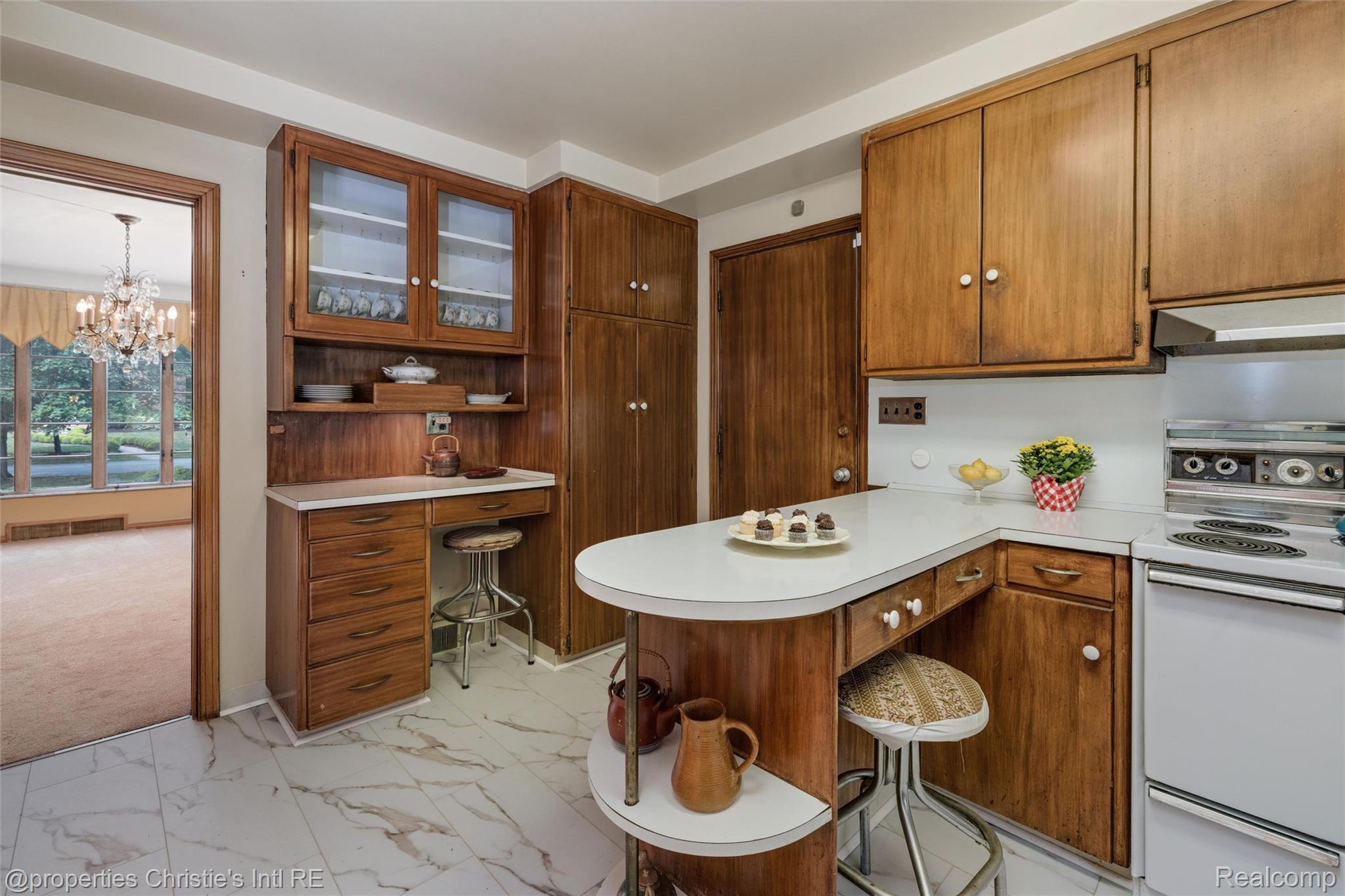 19262 Strathcona Drive