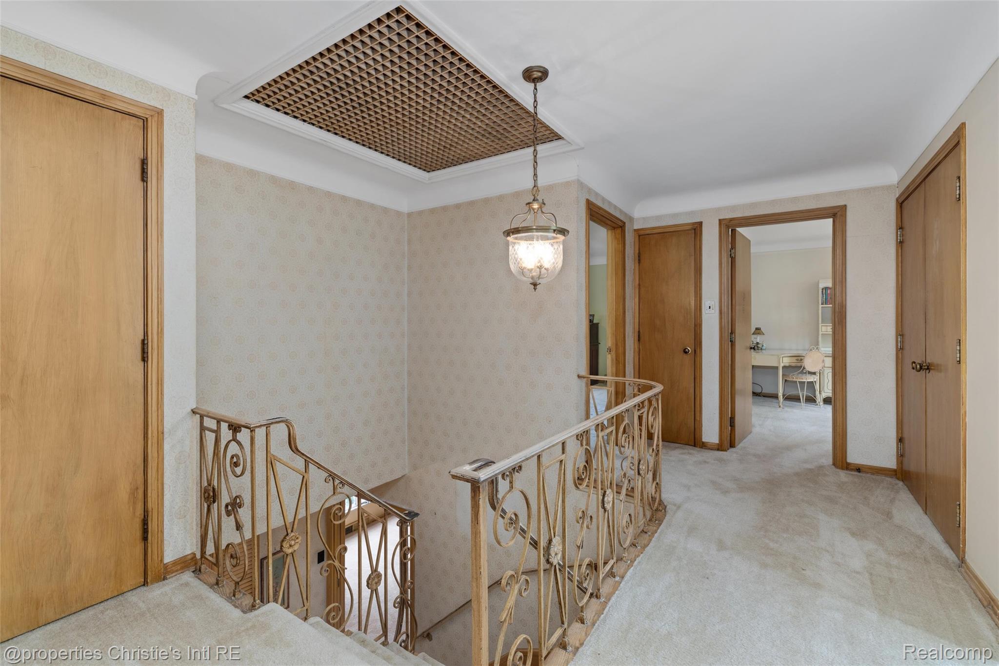 19262 Strathcona Drive