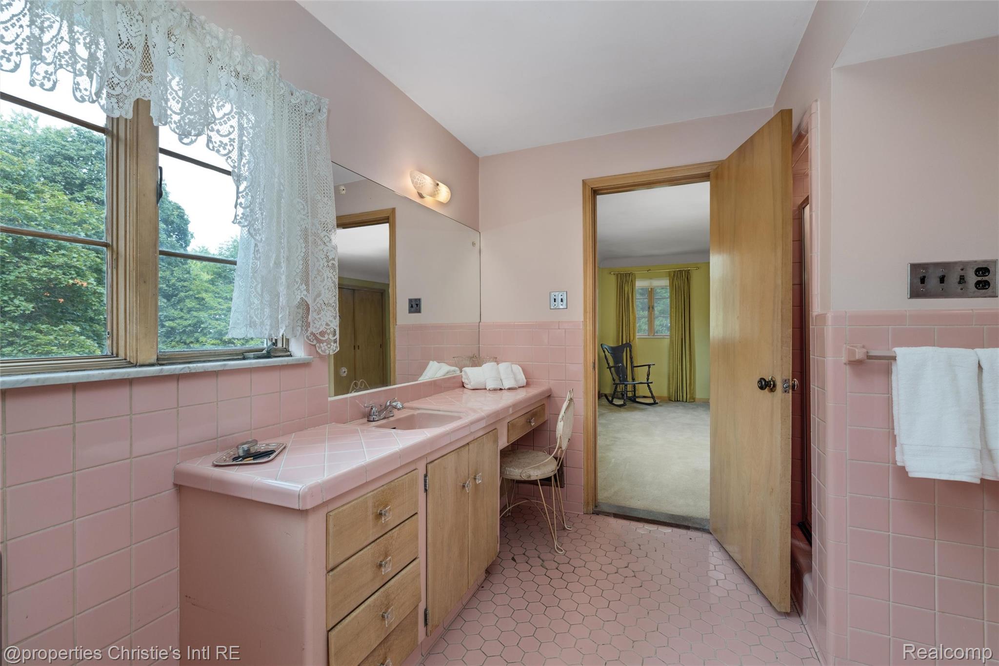 19262 Strathcona Drive