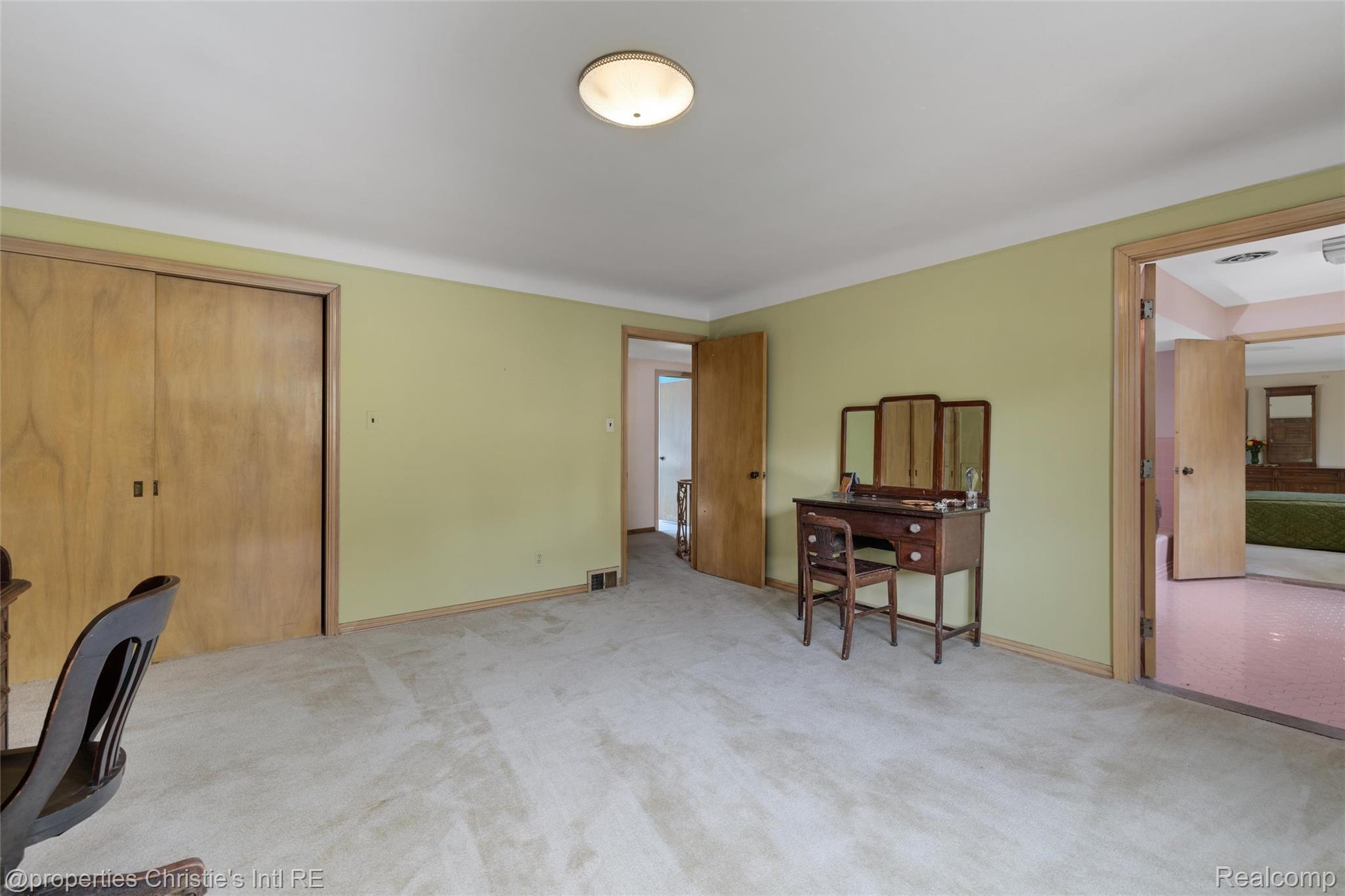 19262 Strathcona Drive