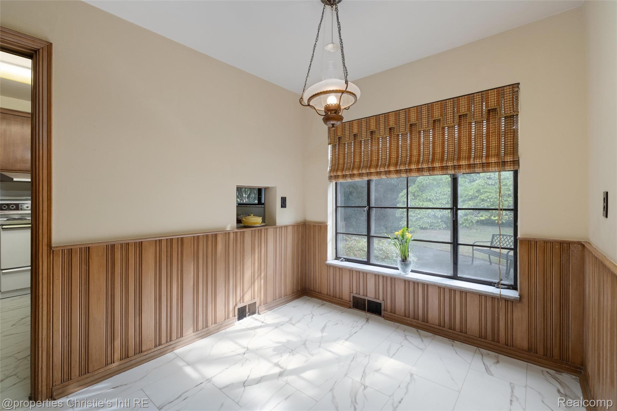 19262 Strathcona Drive