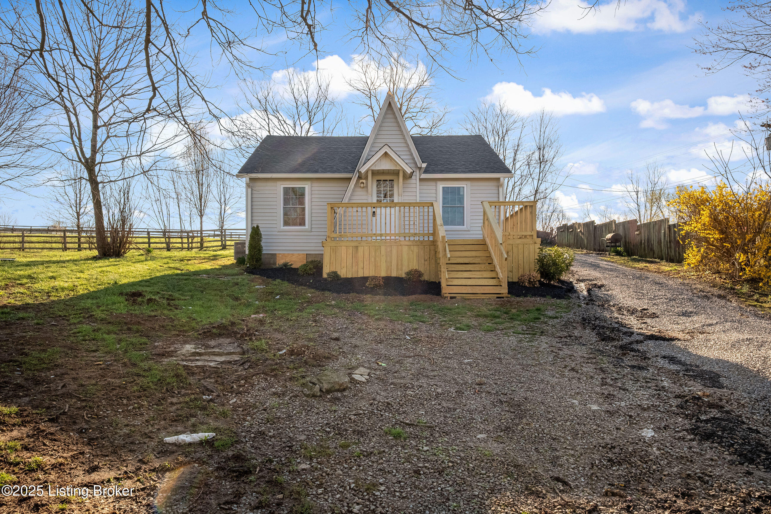 27 Phillips Ln