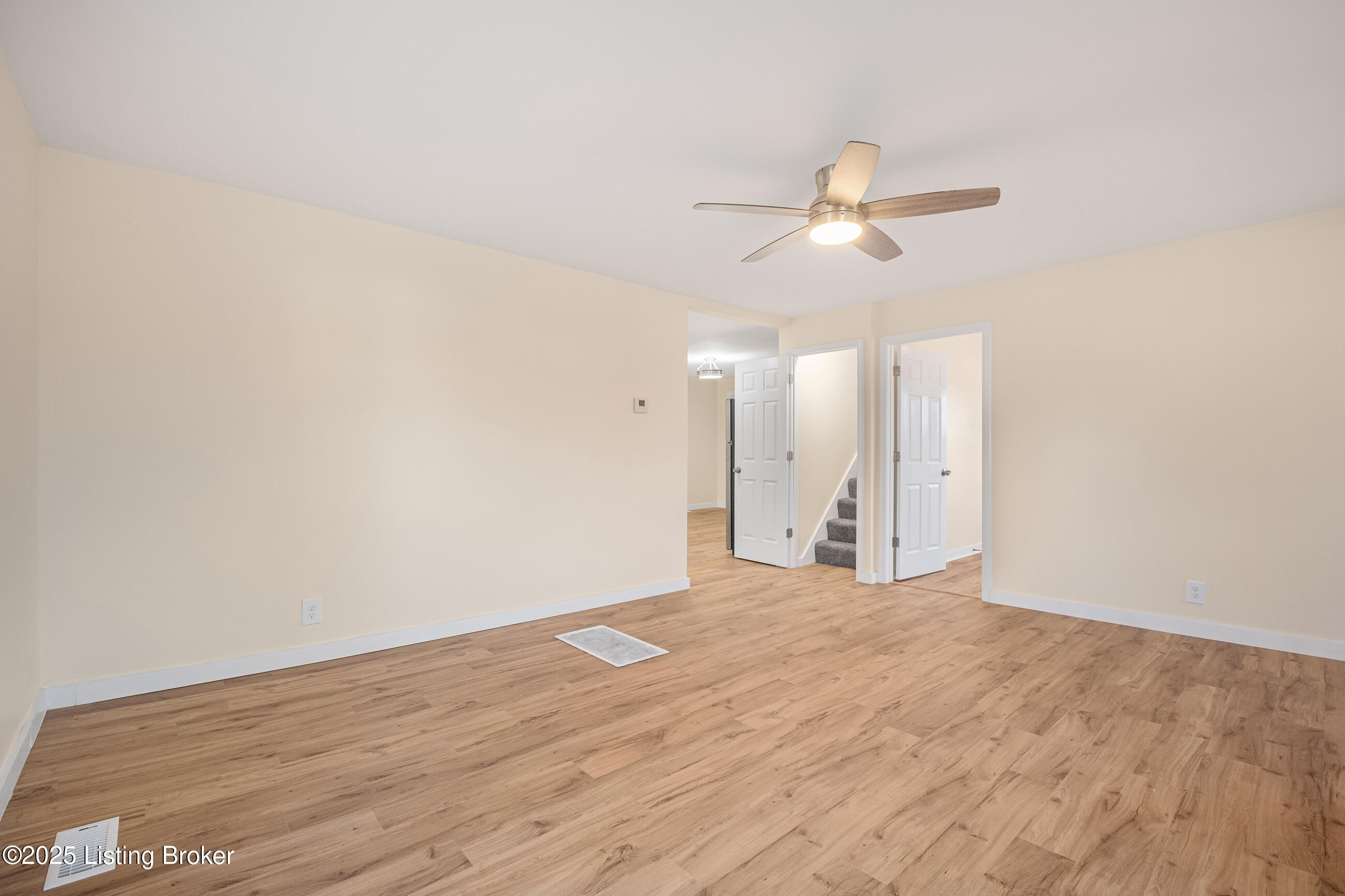 27 Phillips Ln