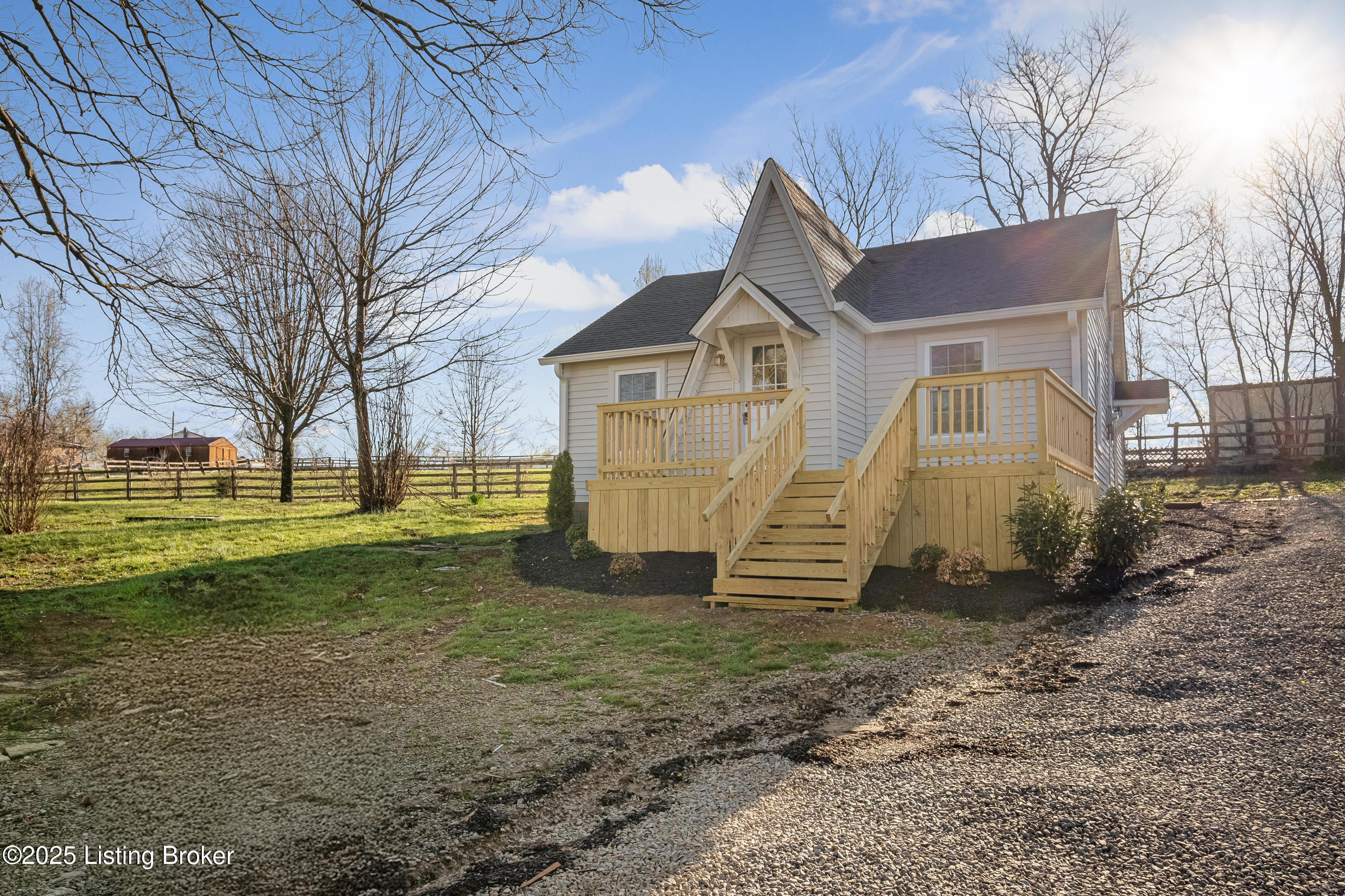 27 Phillips Ln