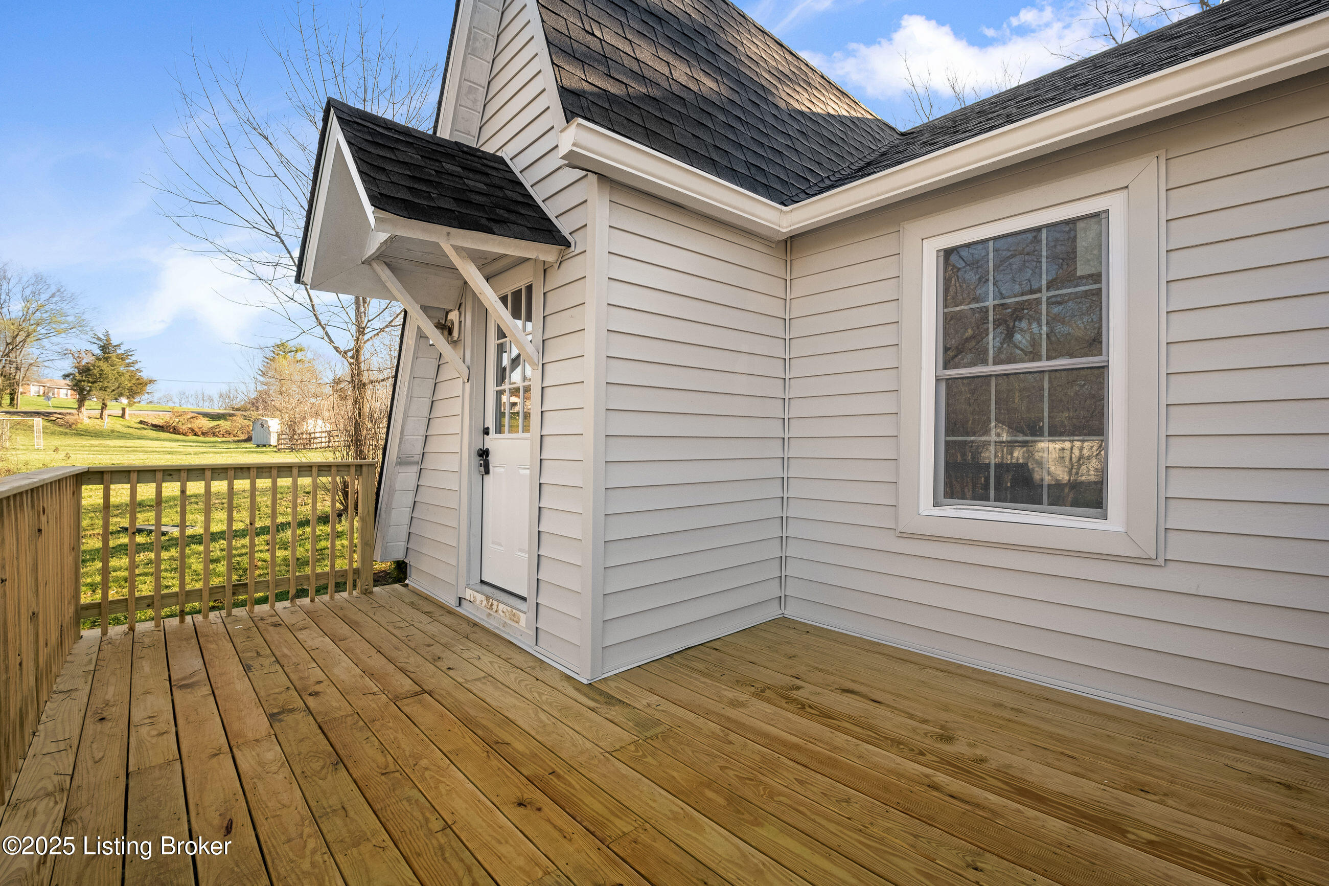 27 Phillips Ln