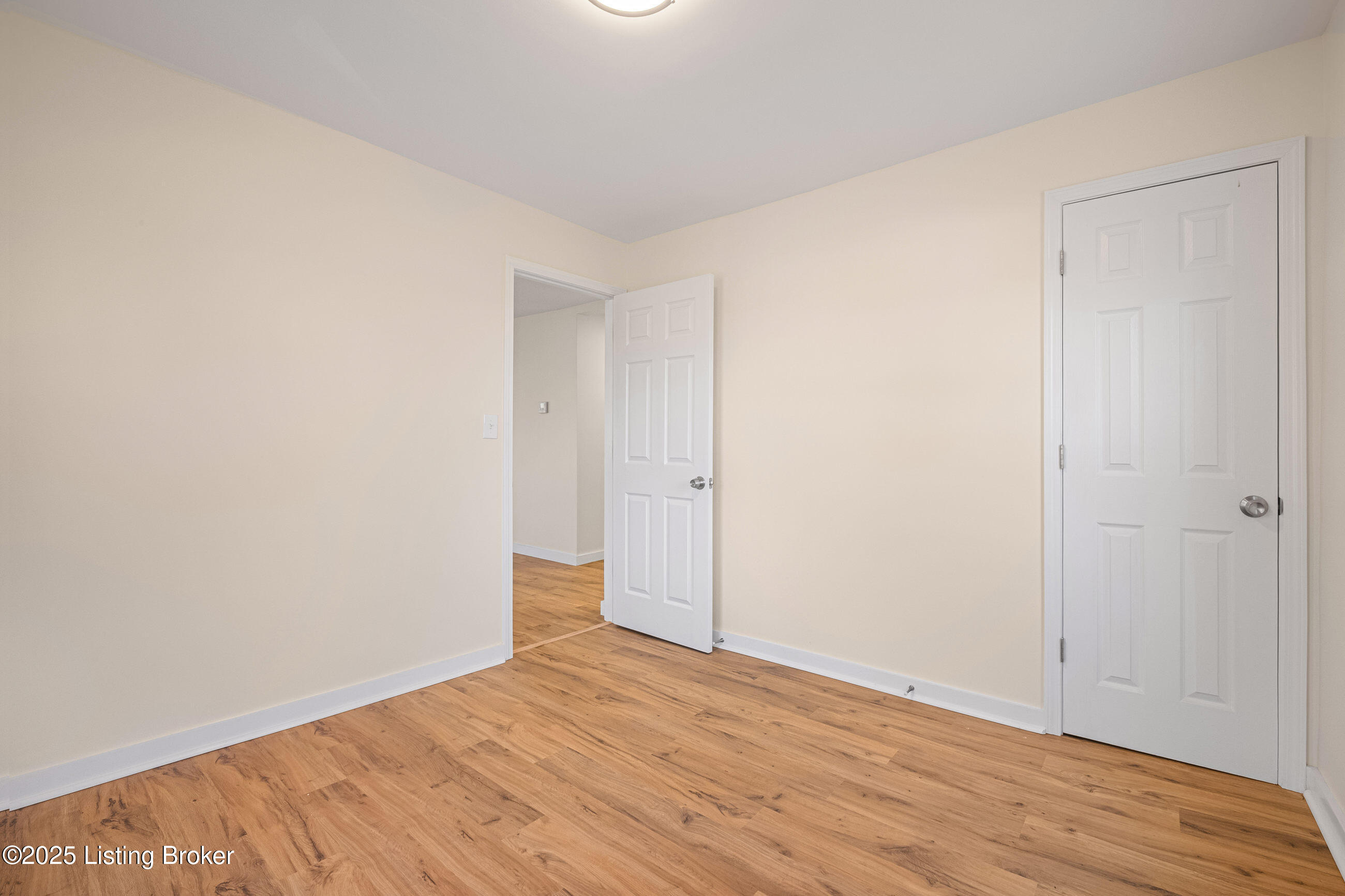 27 Phillips Ln