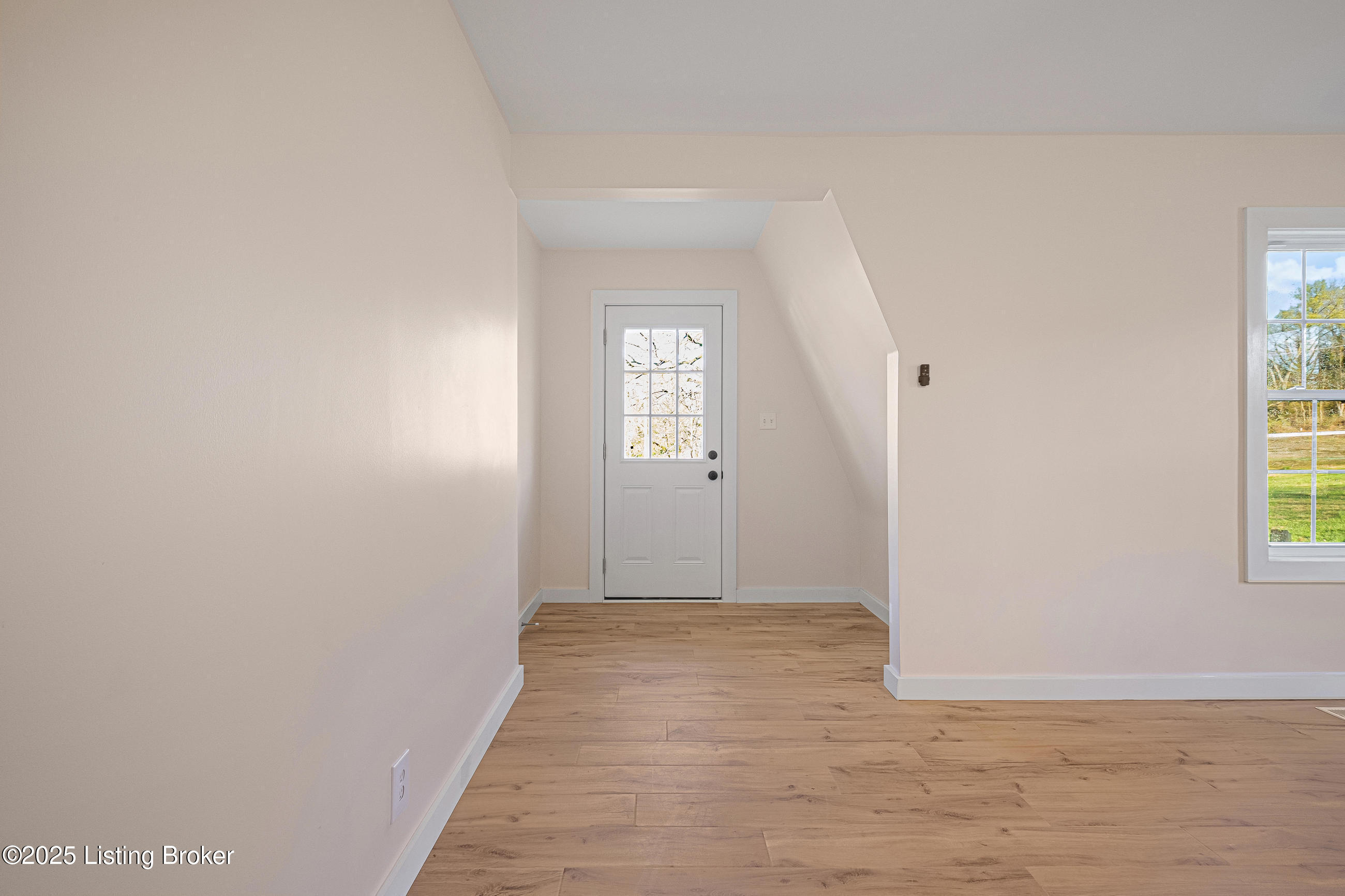 27 Phillips Ln