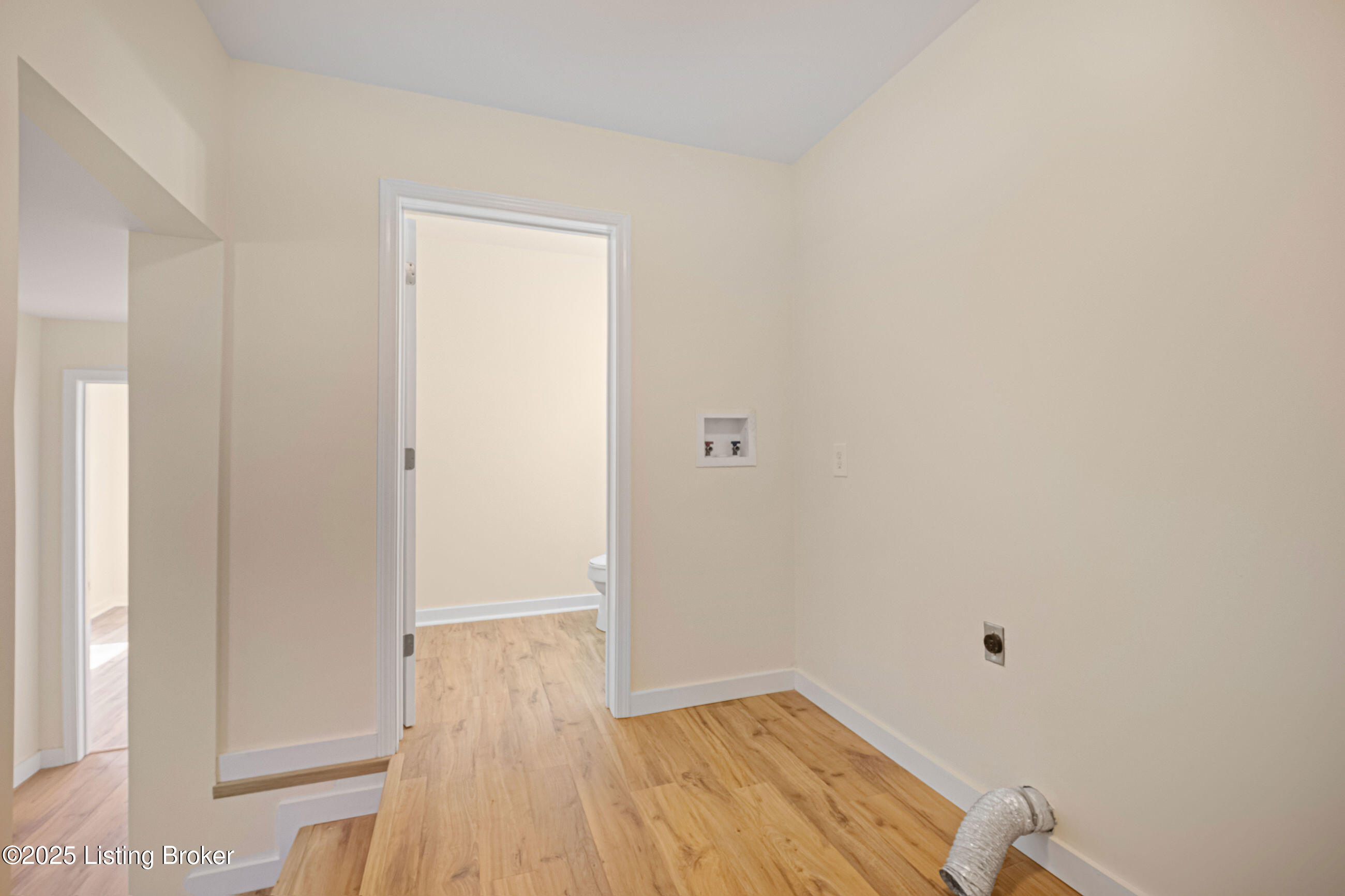 27 Phillips Ln