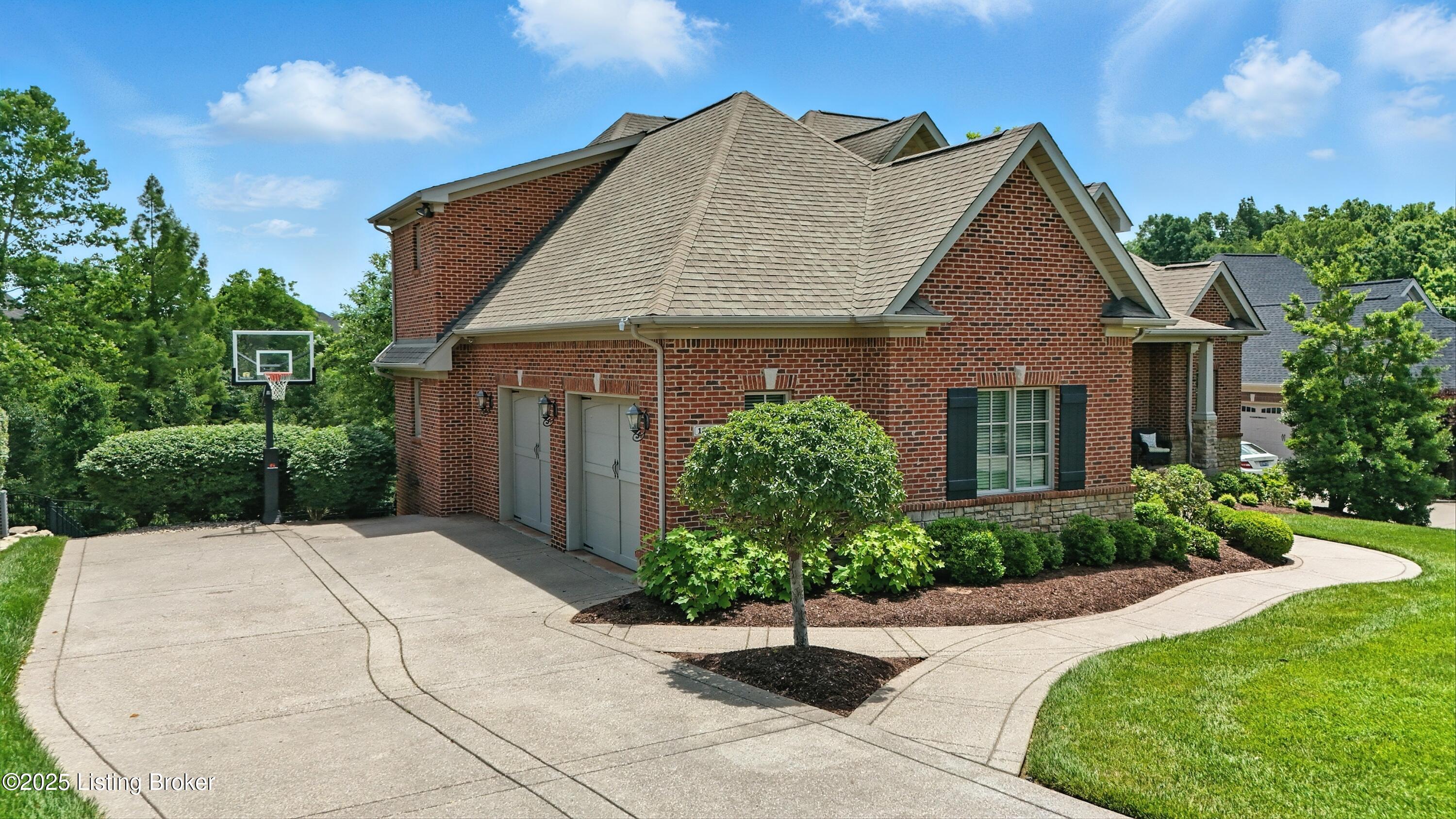 1302 Shakes View Ct