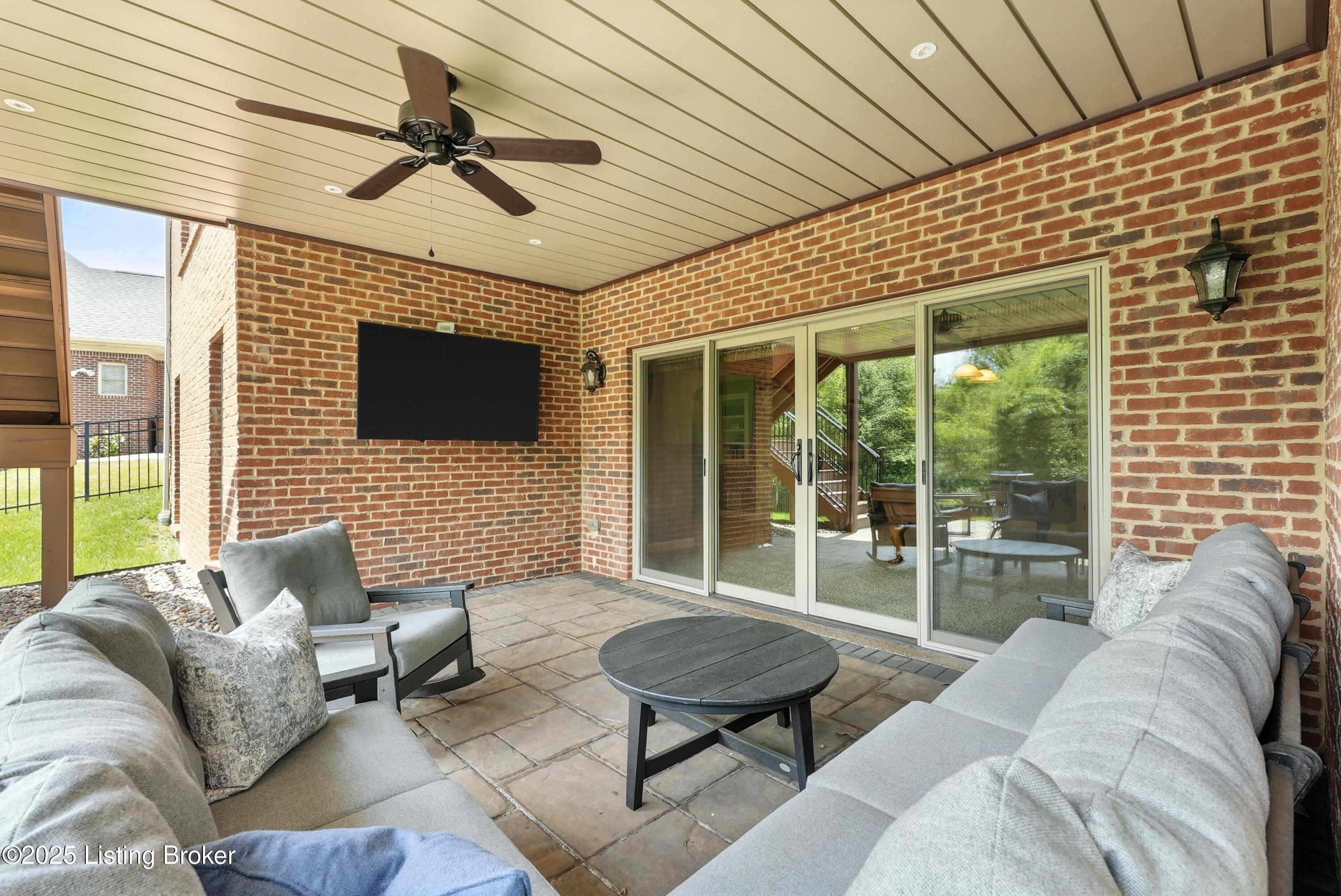 1302 Shakes View Ct