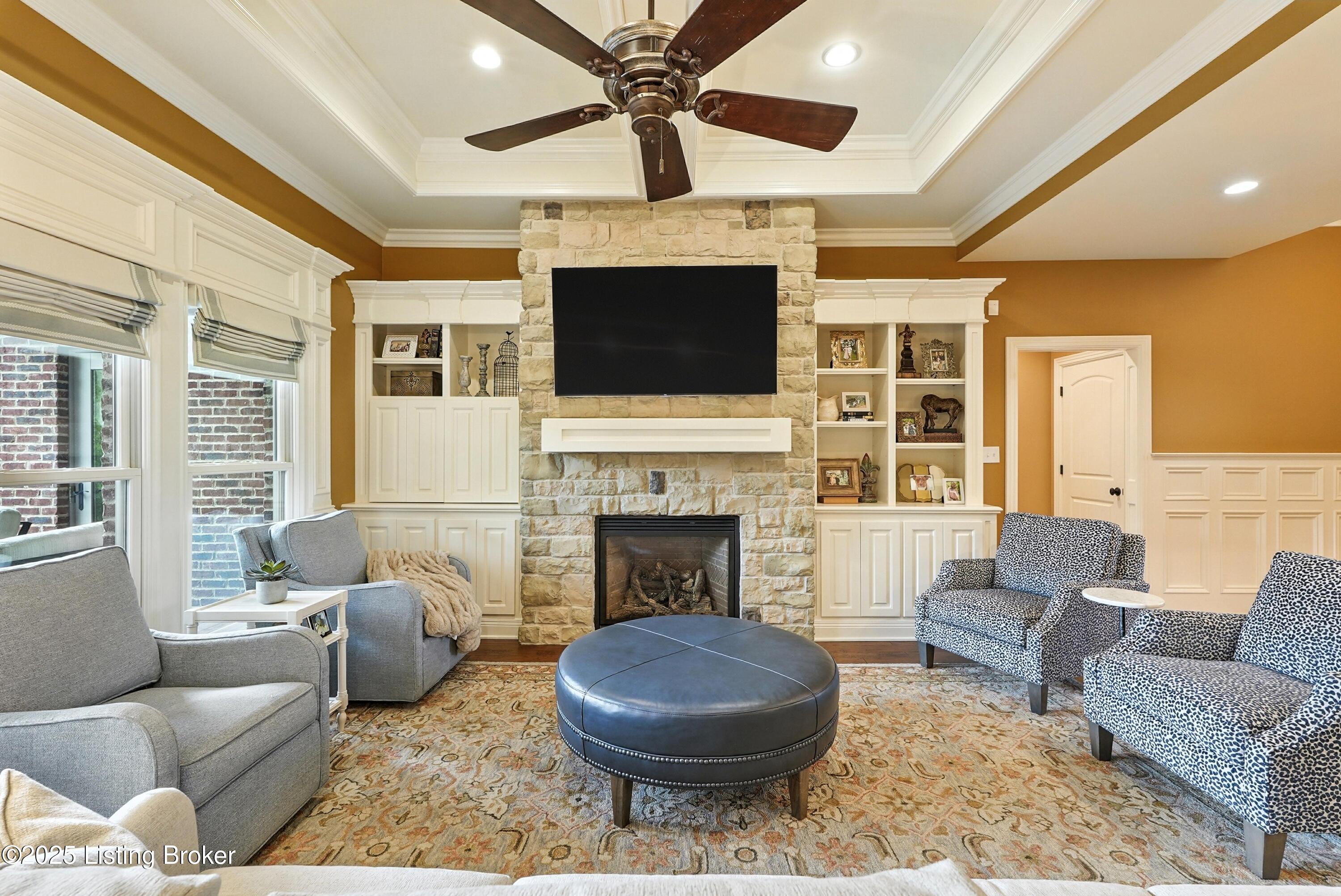 1302 Shakes View Ct