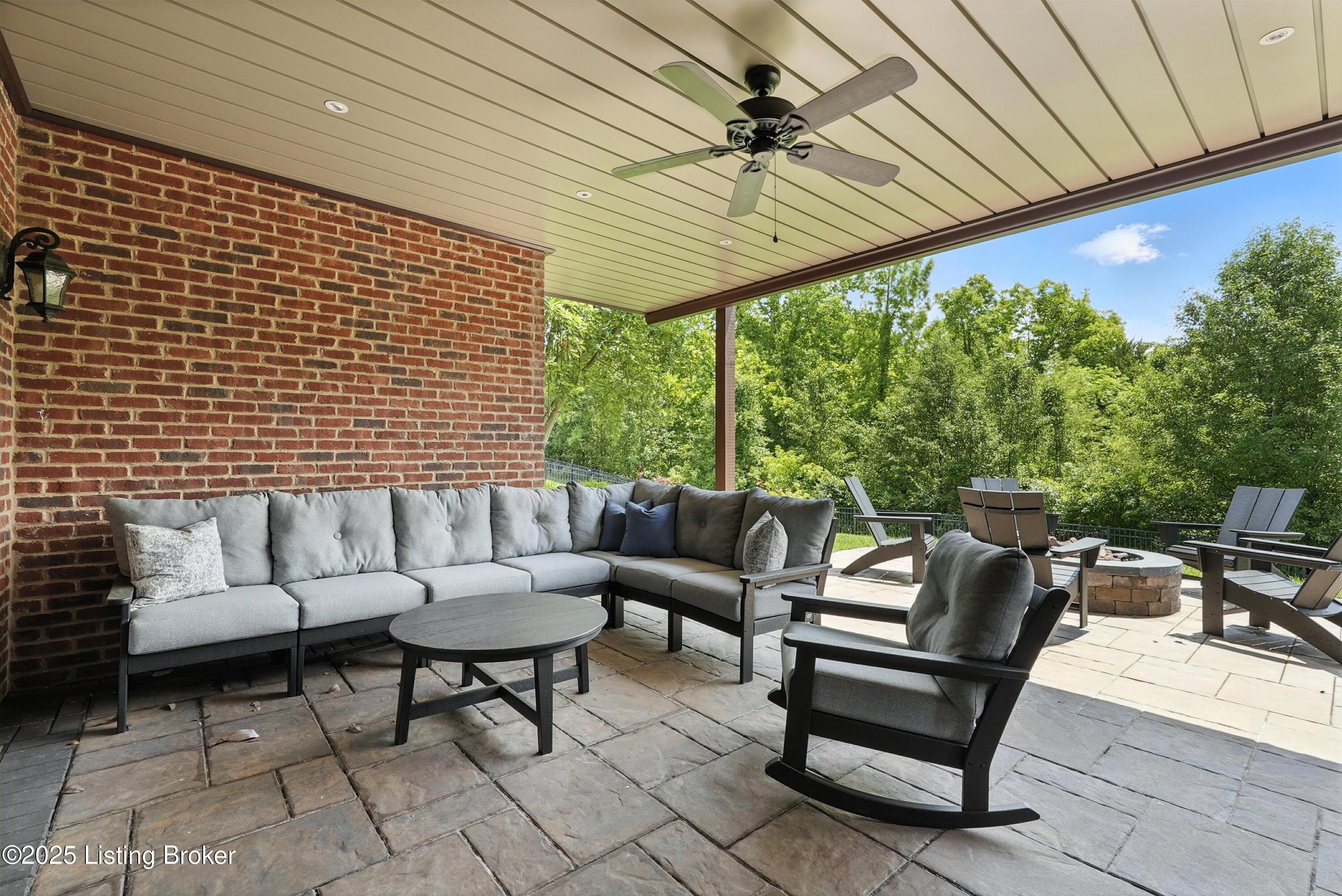 1302 Shakes View Ct