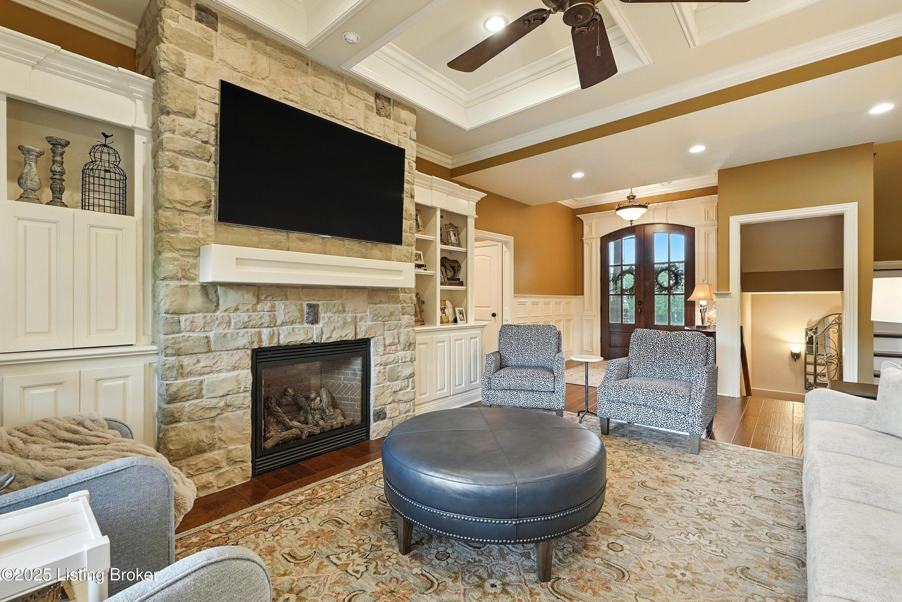 1302 Shakes View Ct