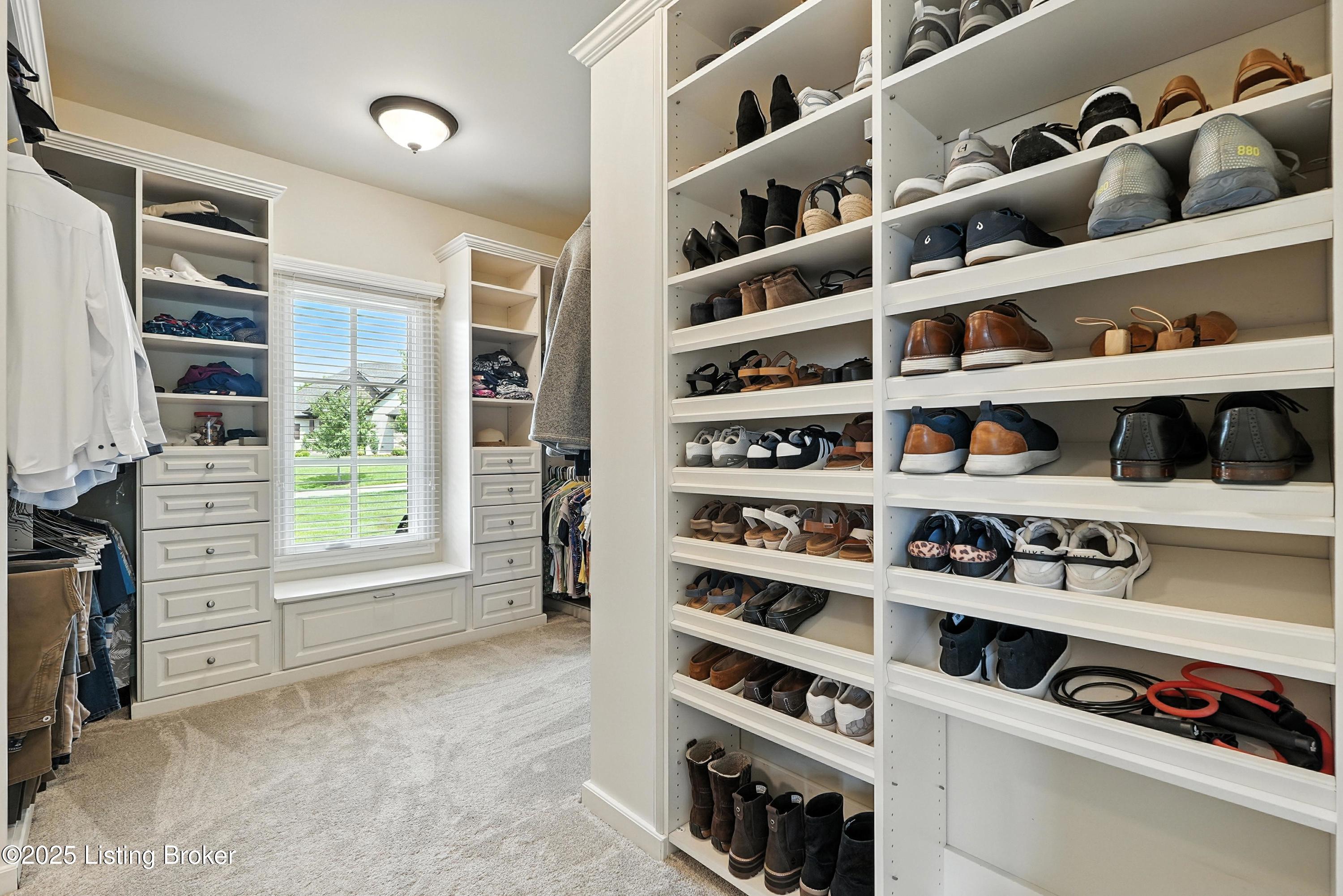 1302 Shakes View Ct