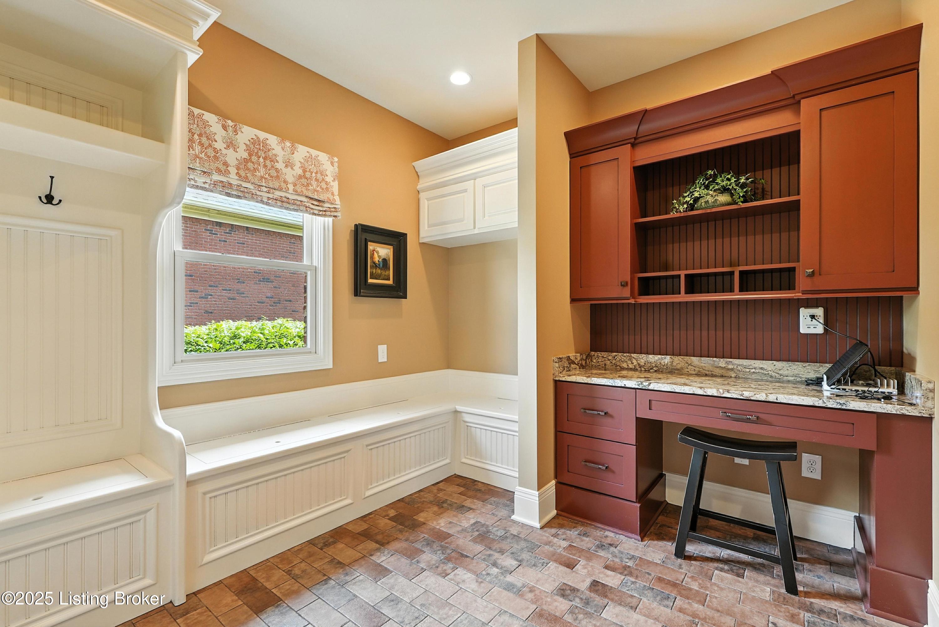 1302 Shakes View Ct
