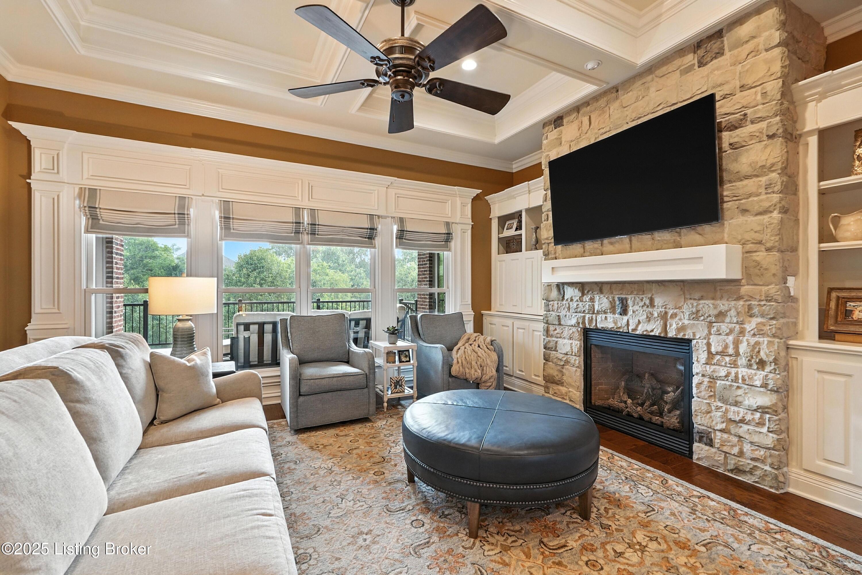 1302 Shakes View Ct