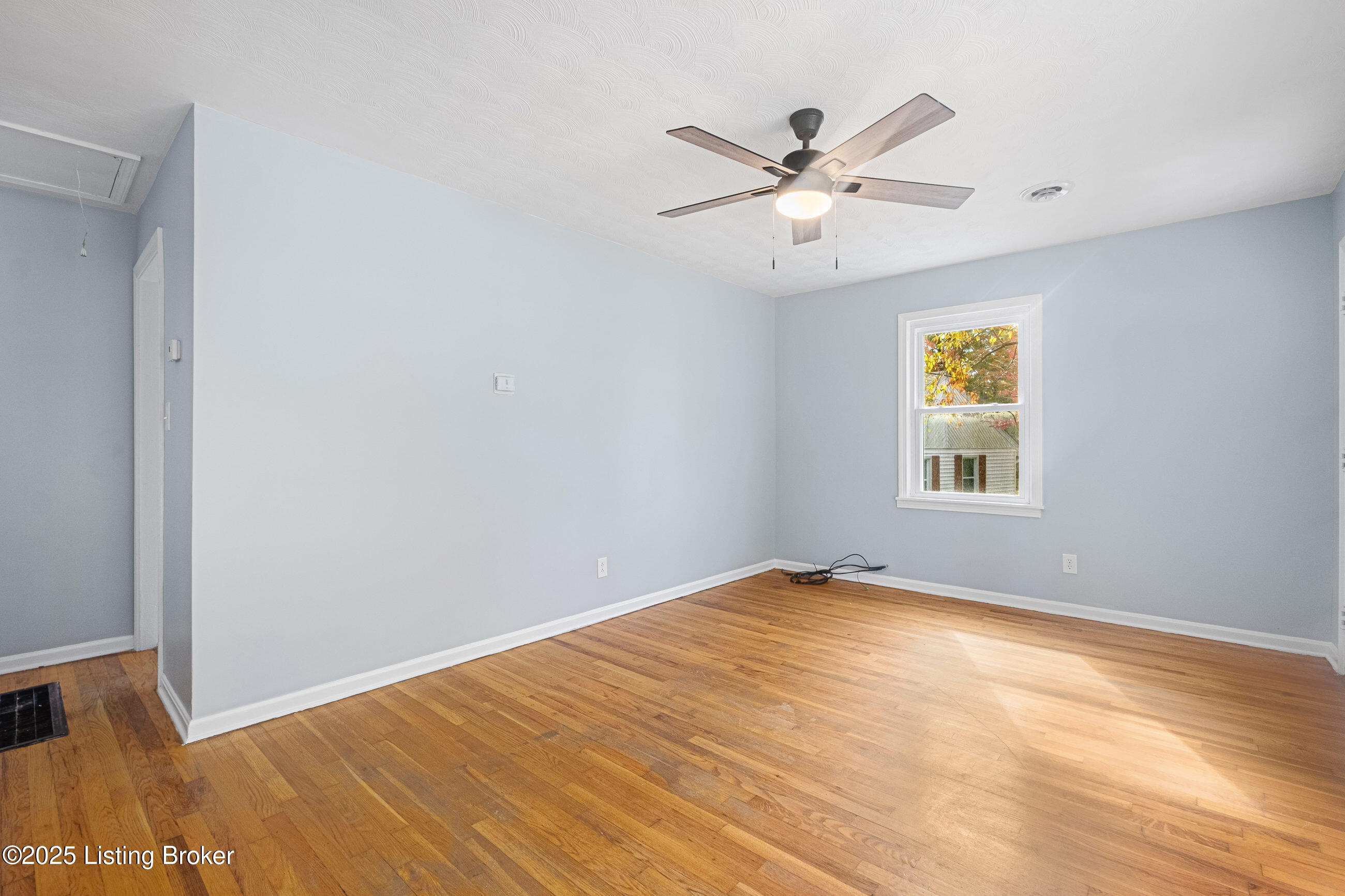 403 Village Dr