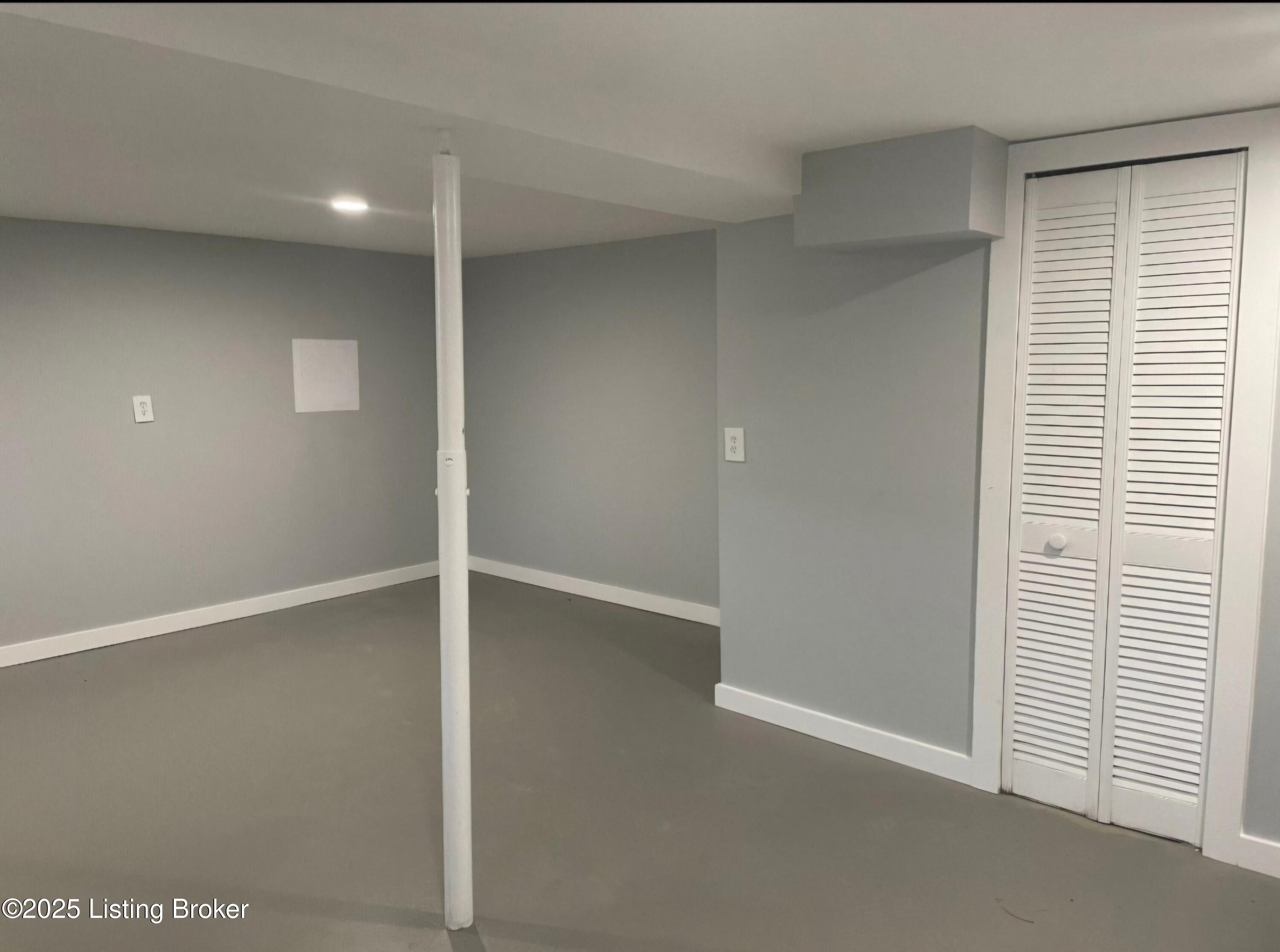 403 Village Dr