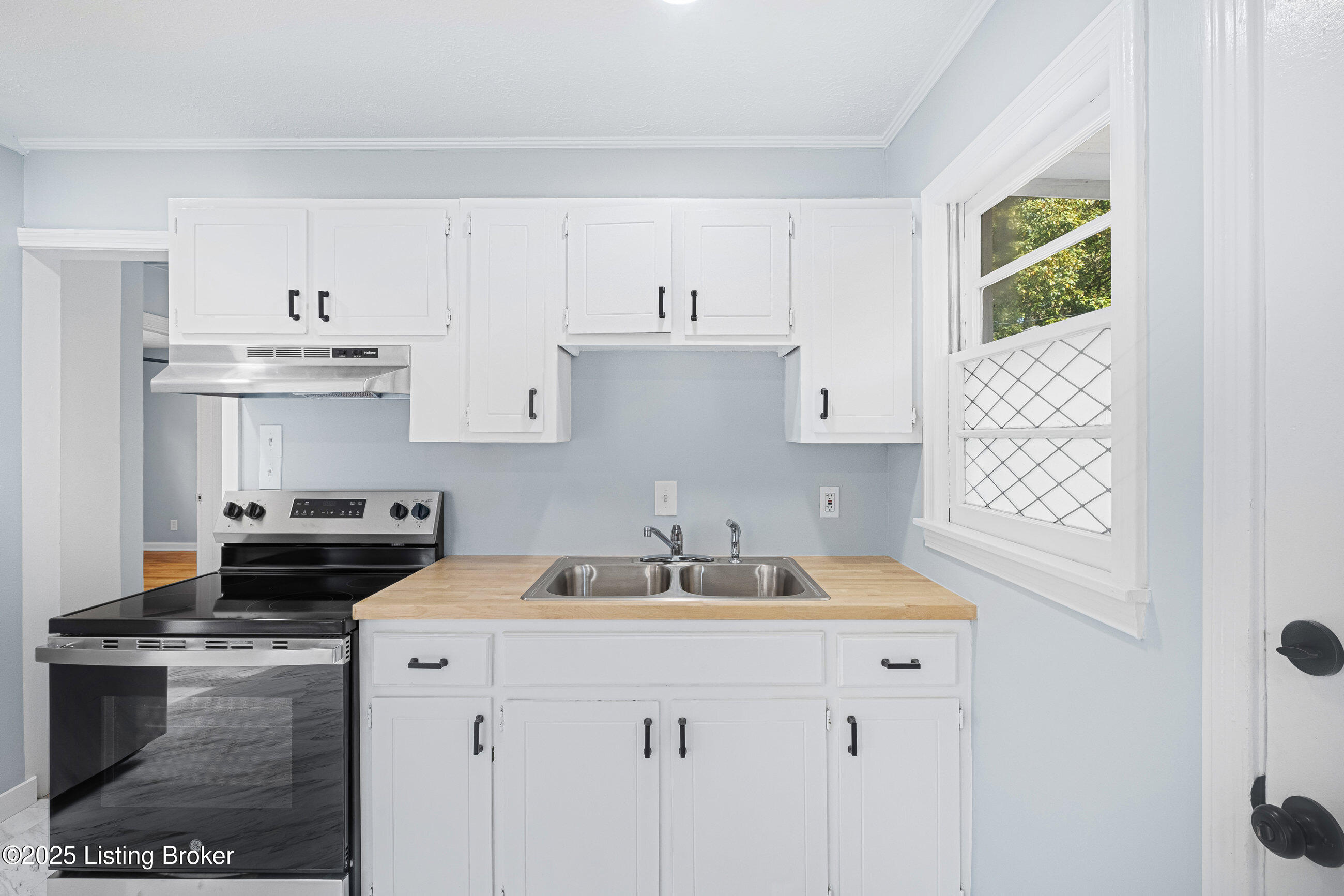403 Village Dr