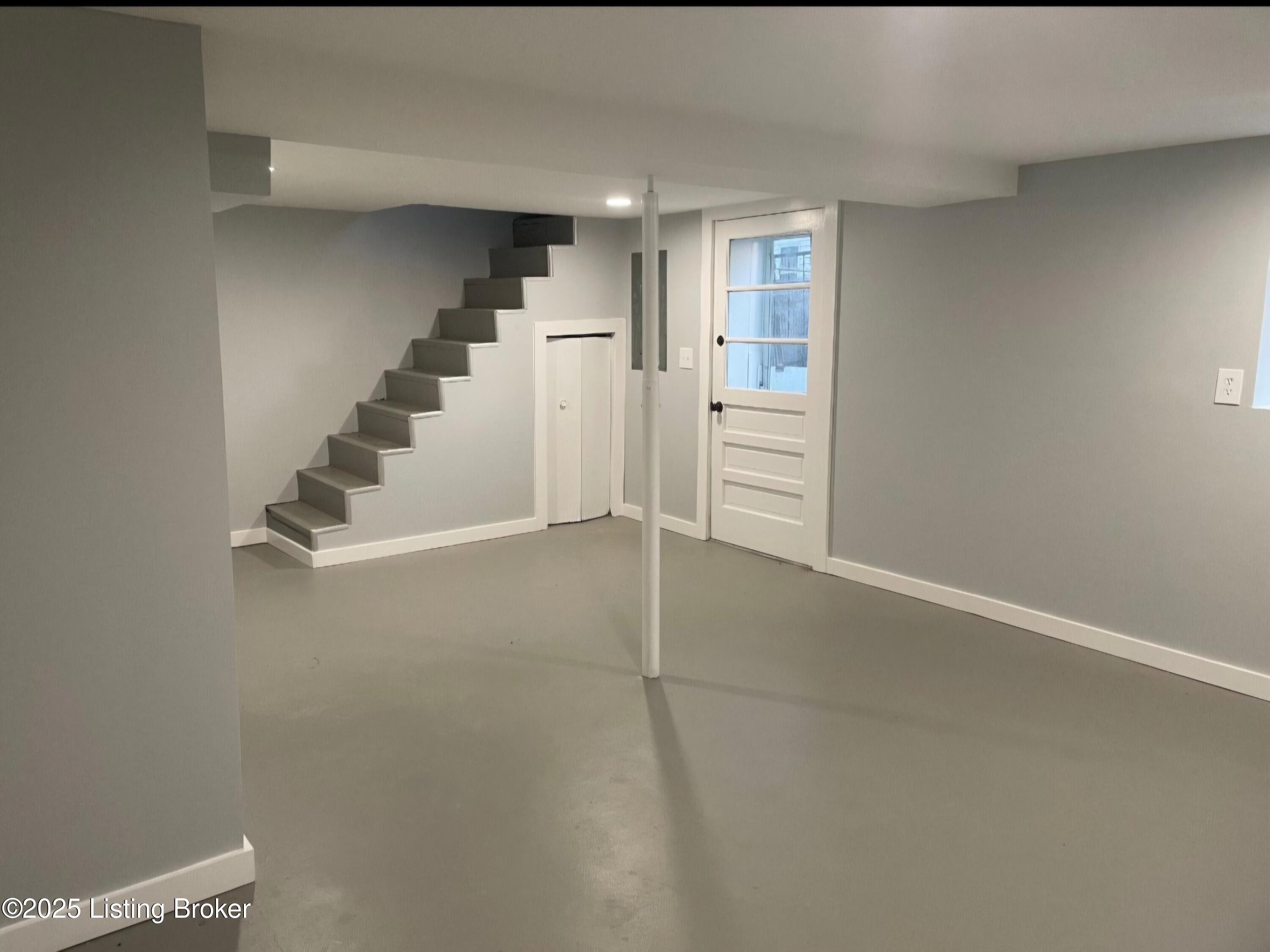 403 Village Dr