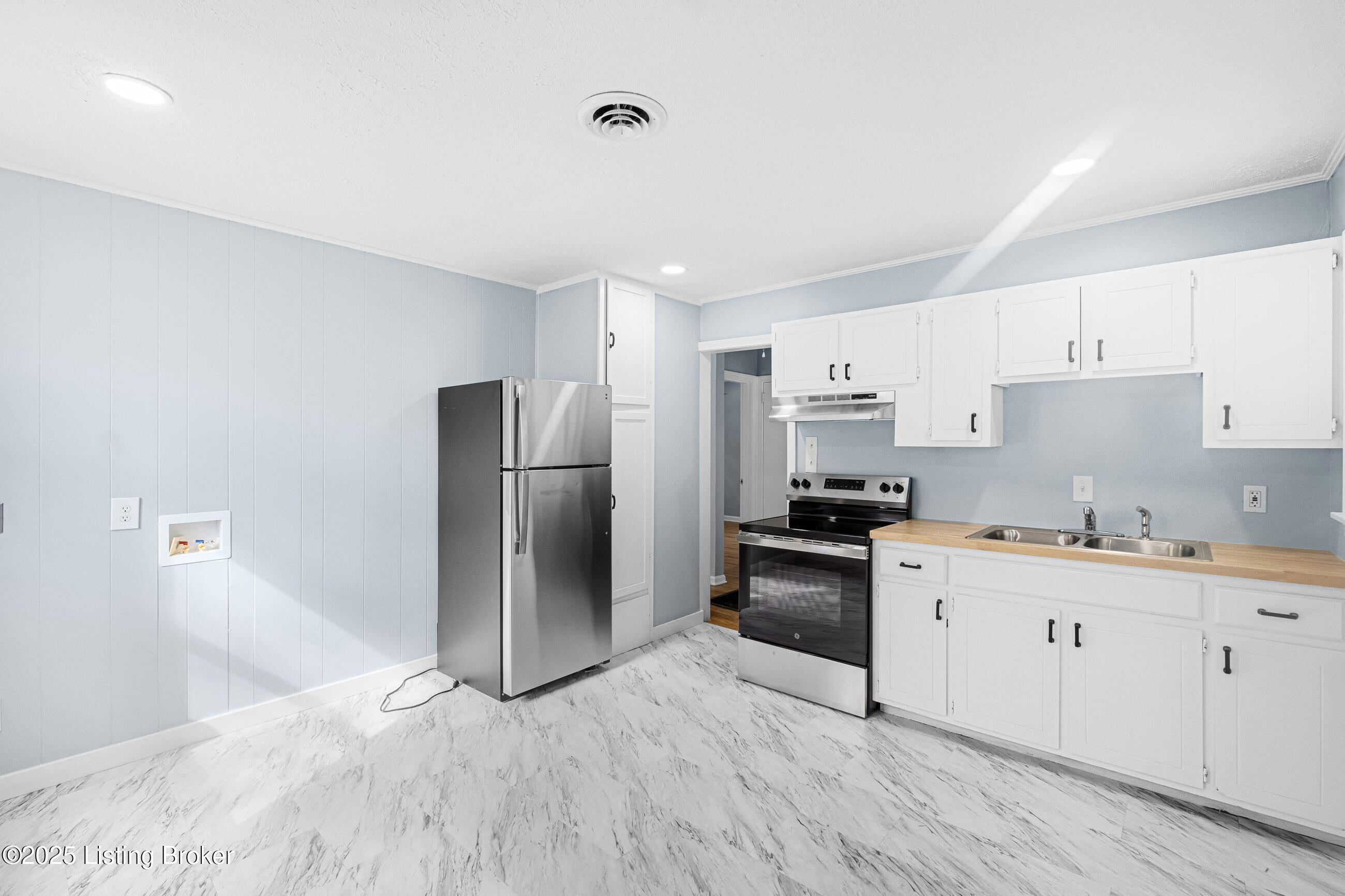 403 Village Dr