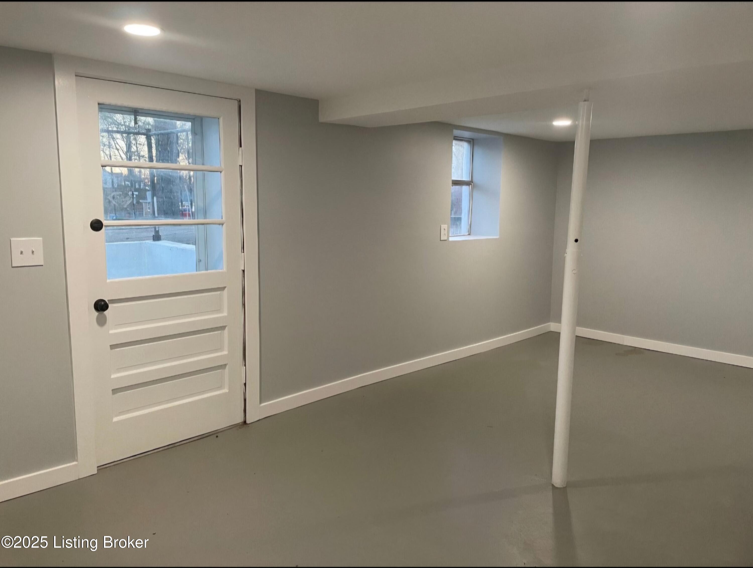 403 Village Dr