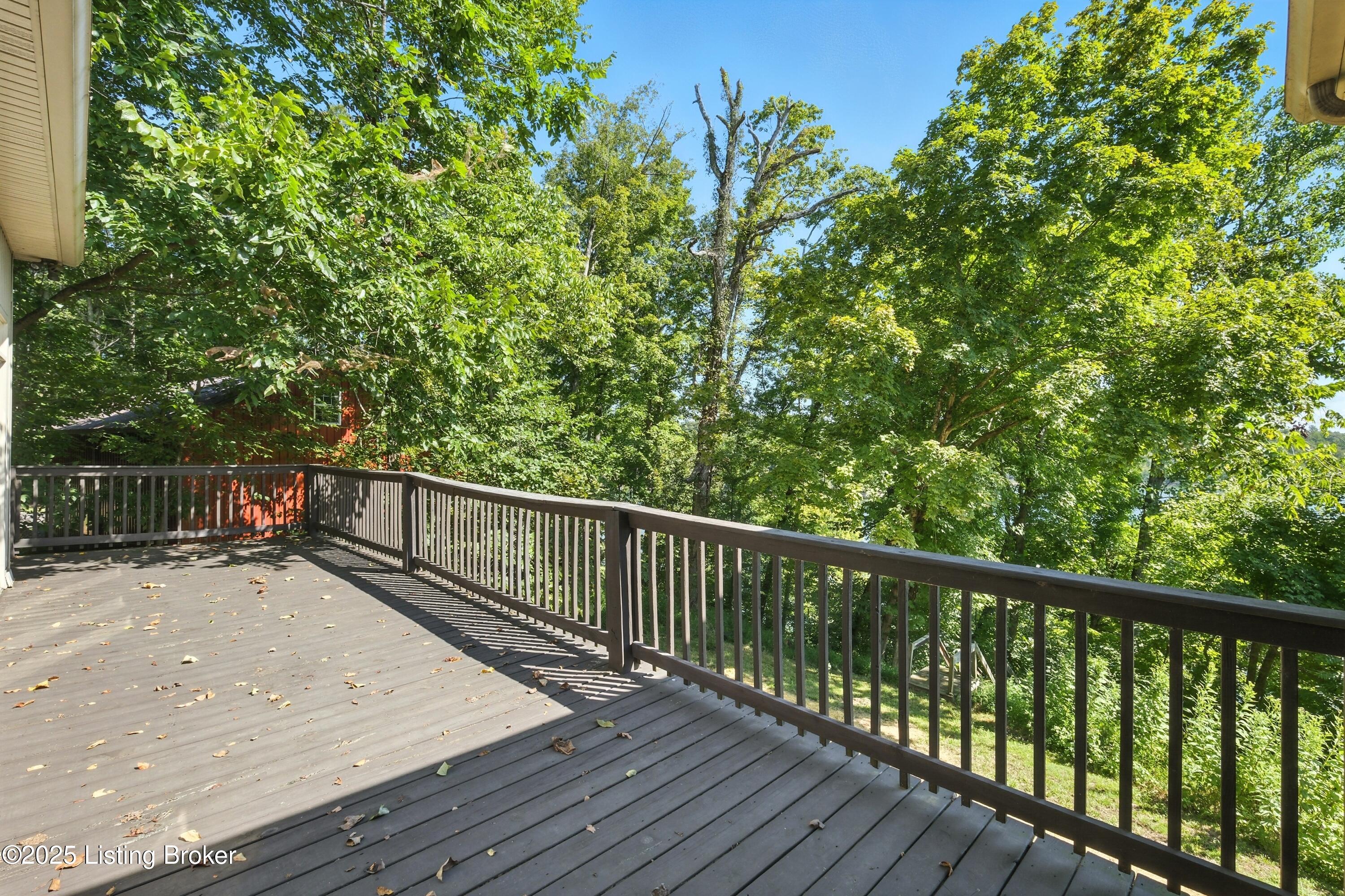 348 Lakeshore Dr