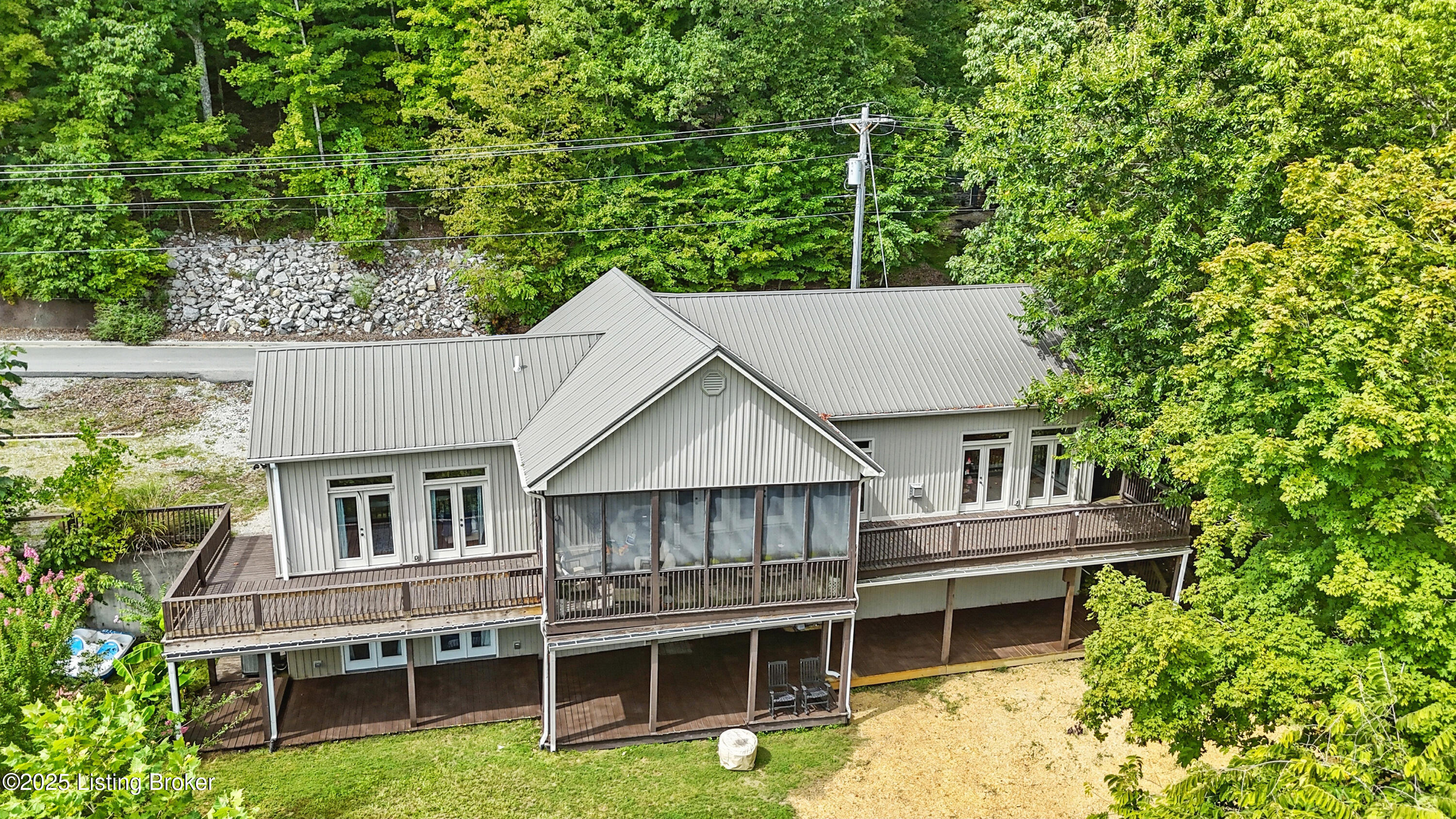 348 Lakeshore Dr