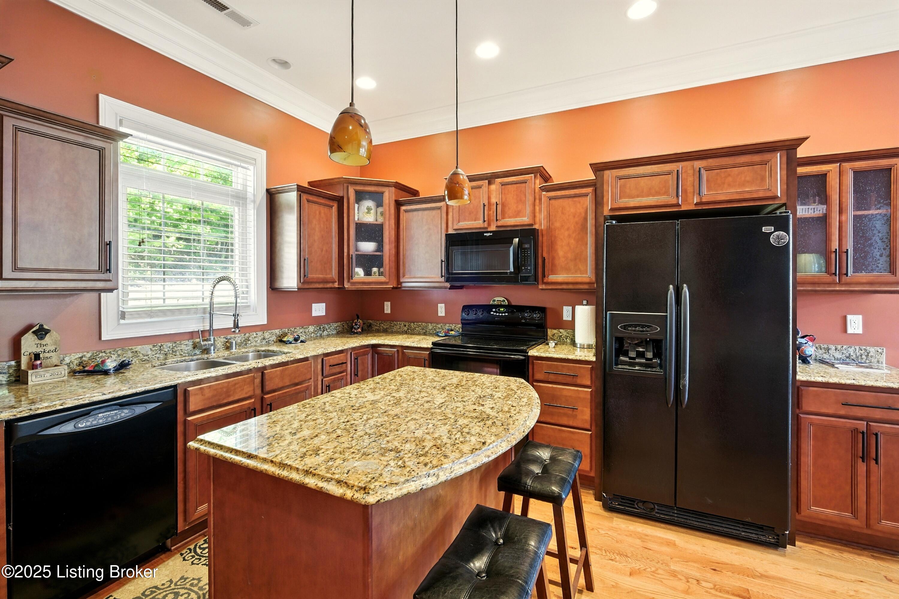 348 Lakeshore Dr