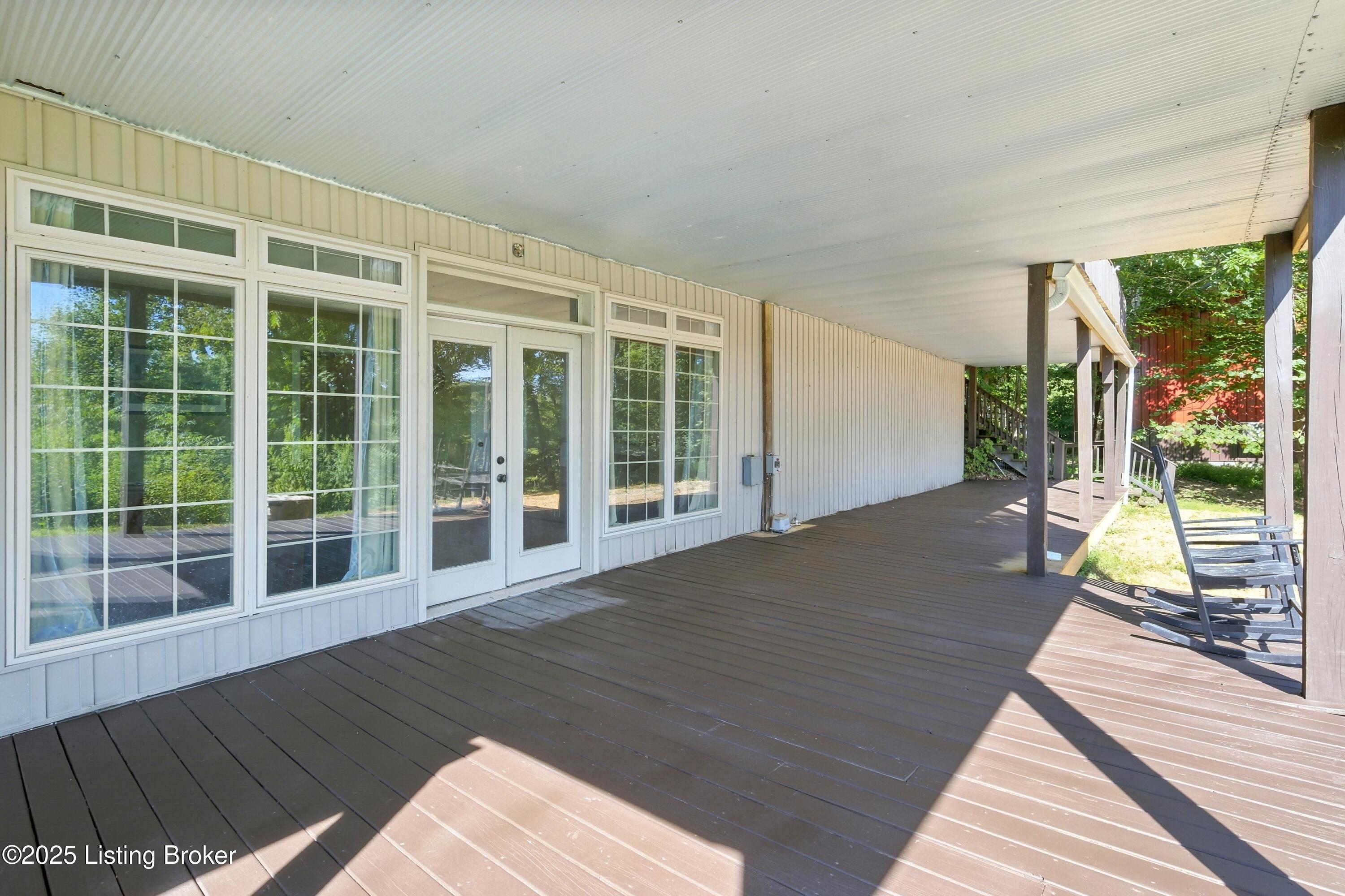 348 Lakeshore Dr