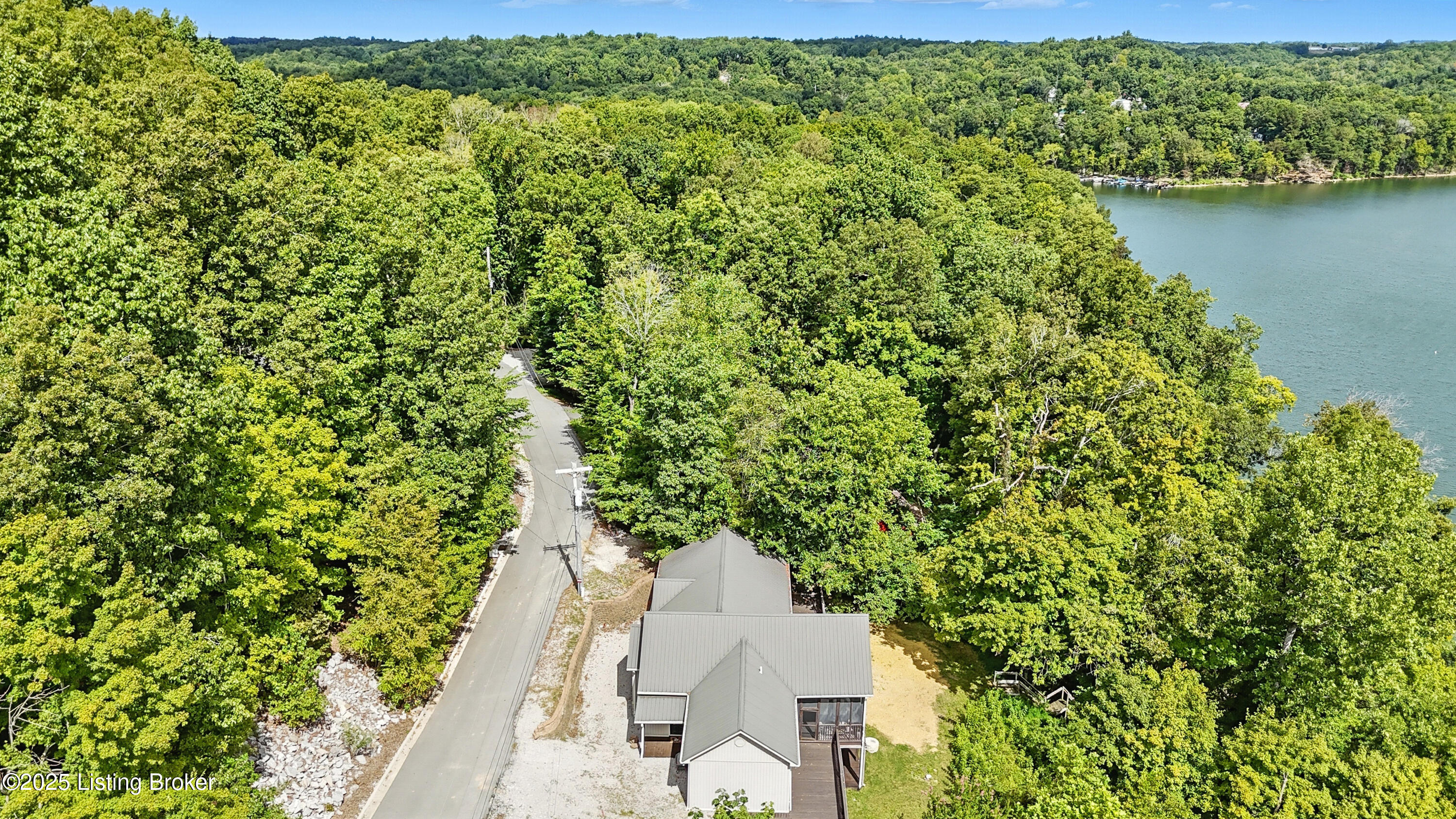 348 Lakeshore Dr
