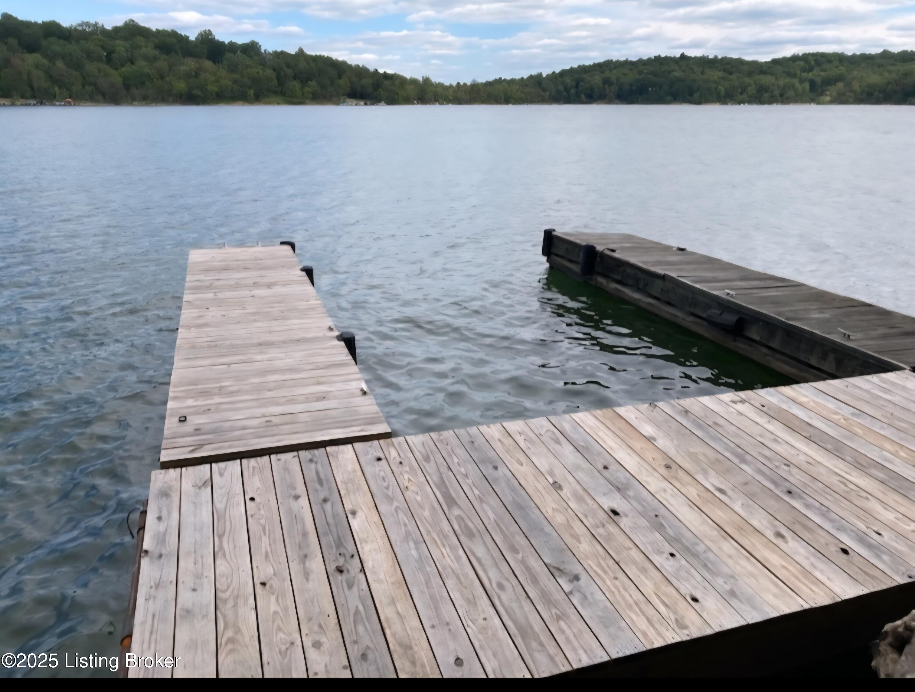348 Lakeshore Dr