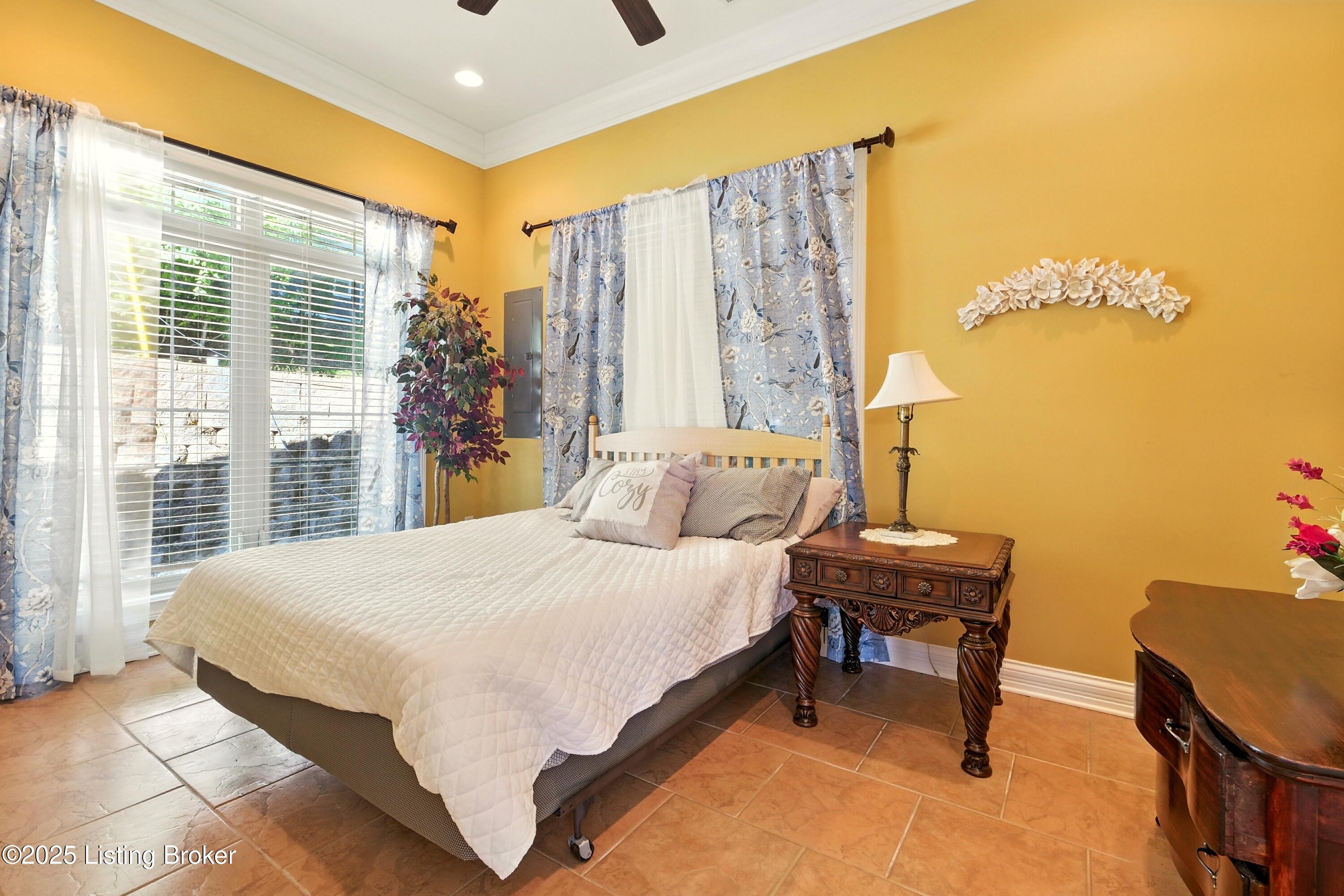 348 Lakeshore Dr