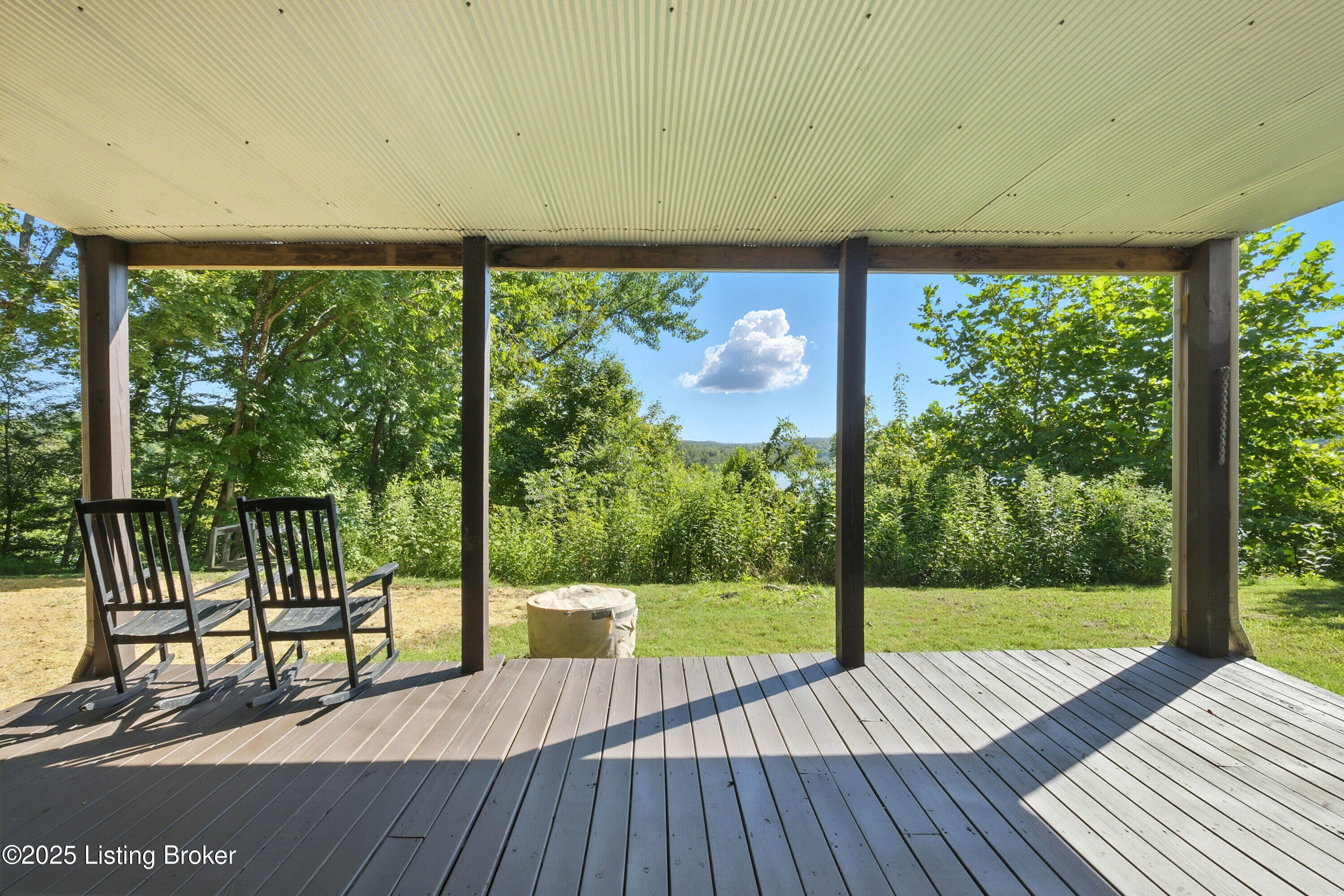 348 Lakeshore Dr