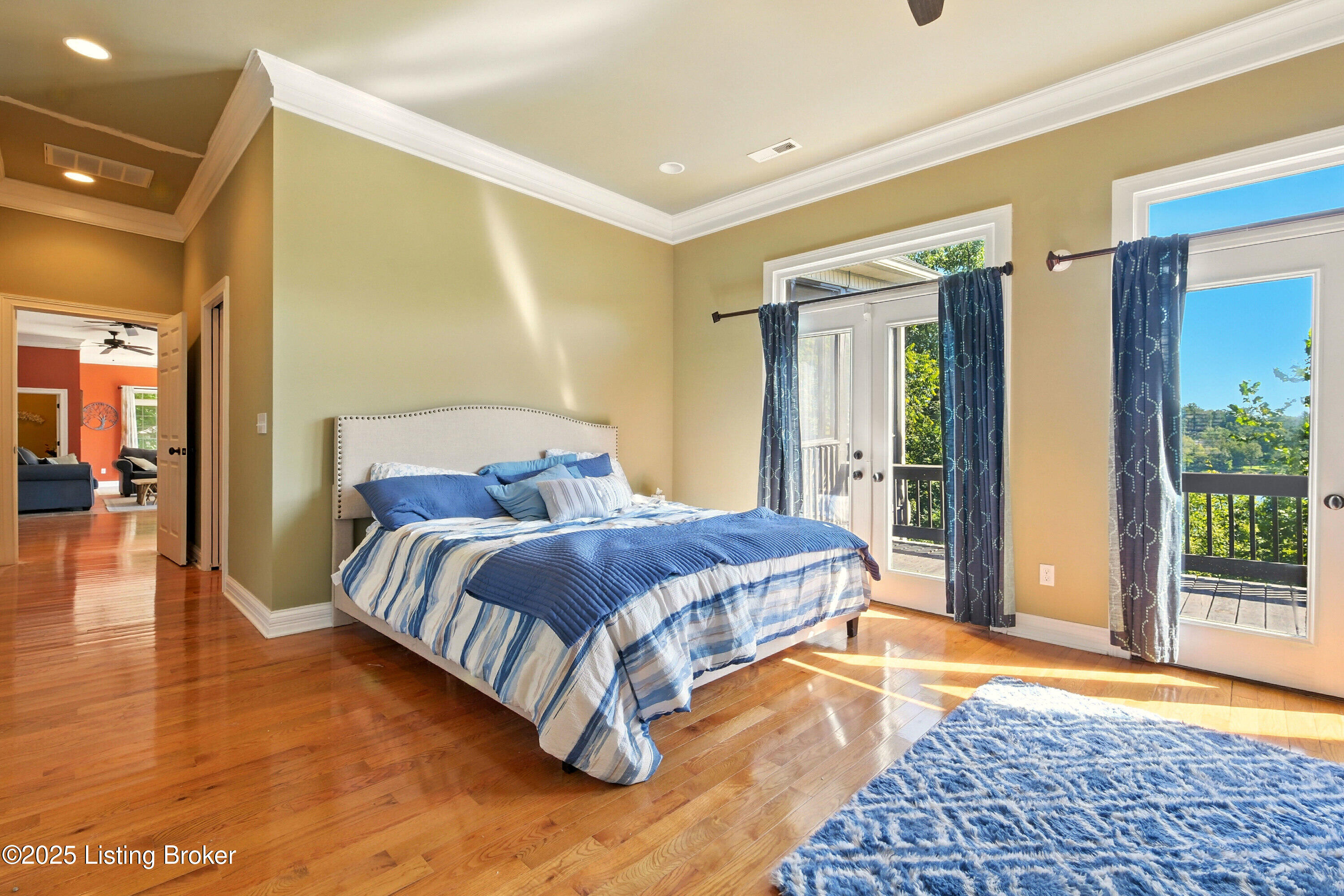 348 Lakeshore Dr