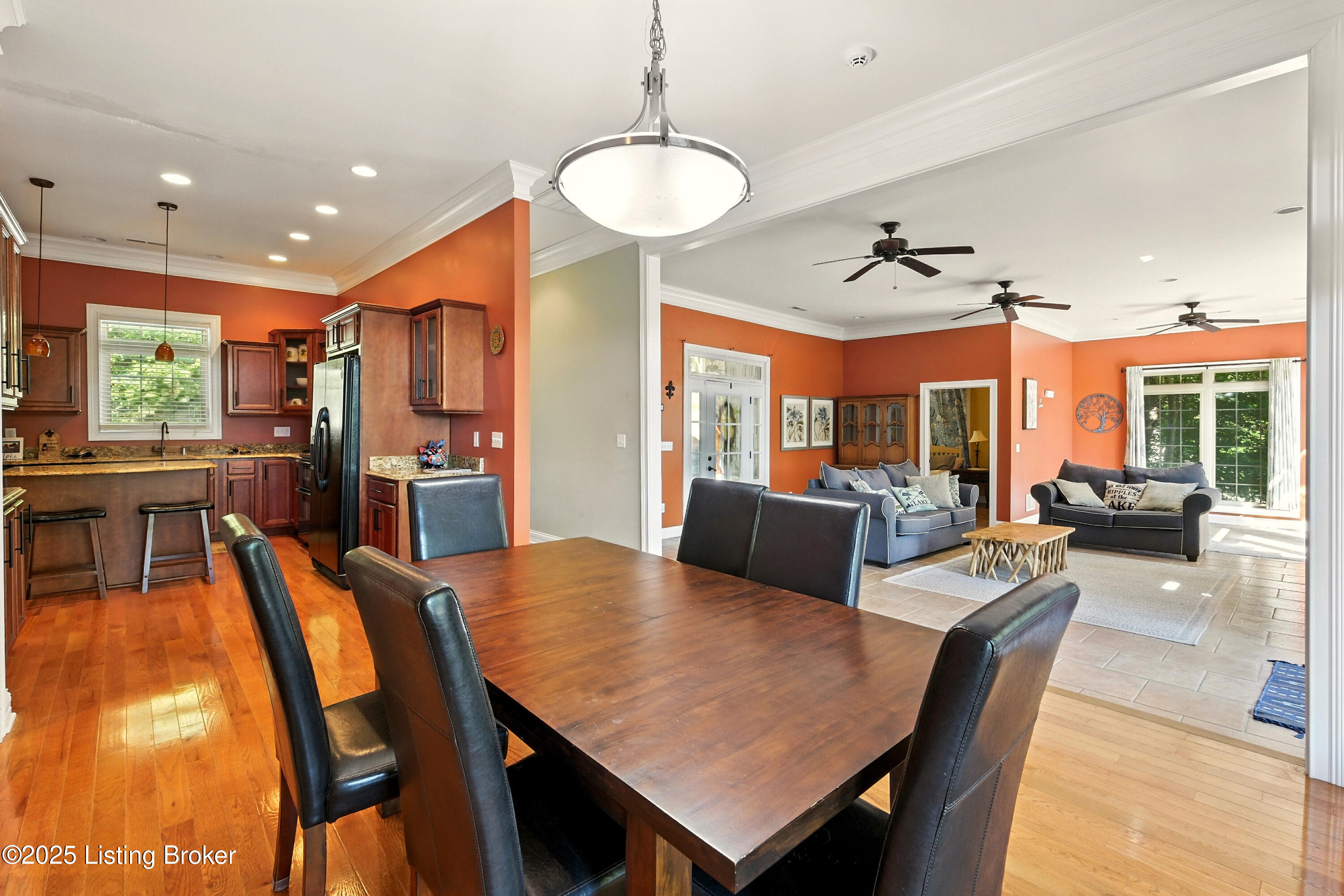 348 Lakeshore Dr