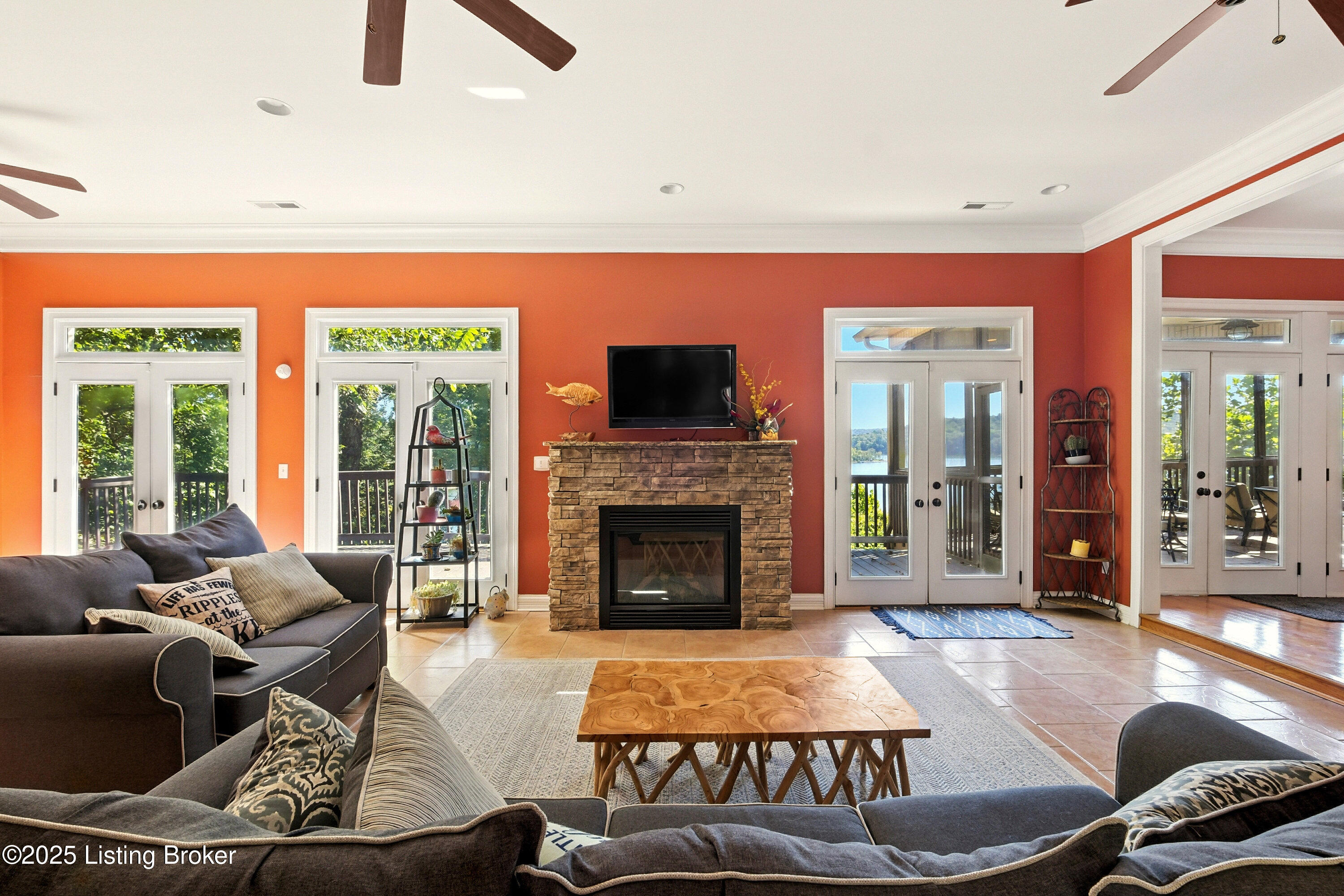 348 Lakeshore Dr