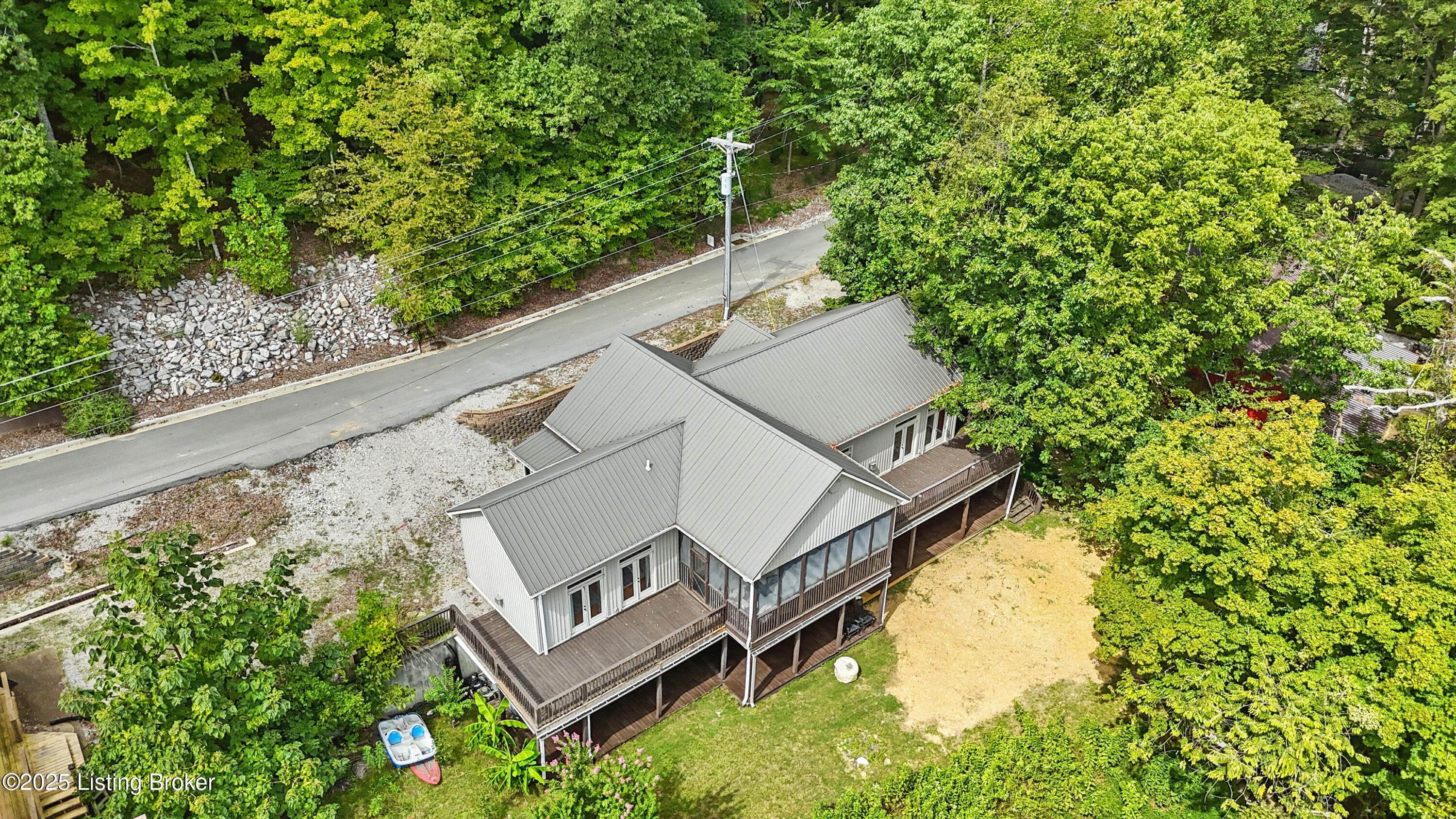 348 Lakeshore Dr