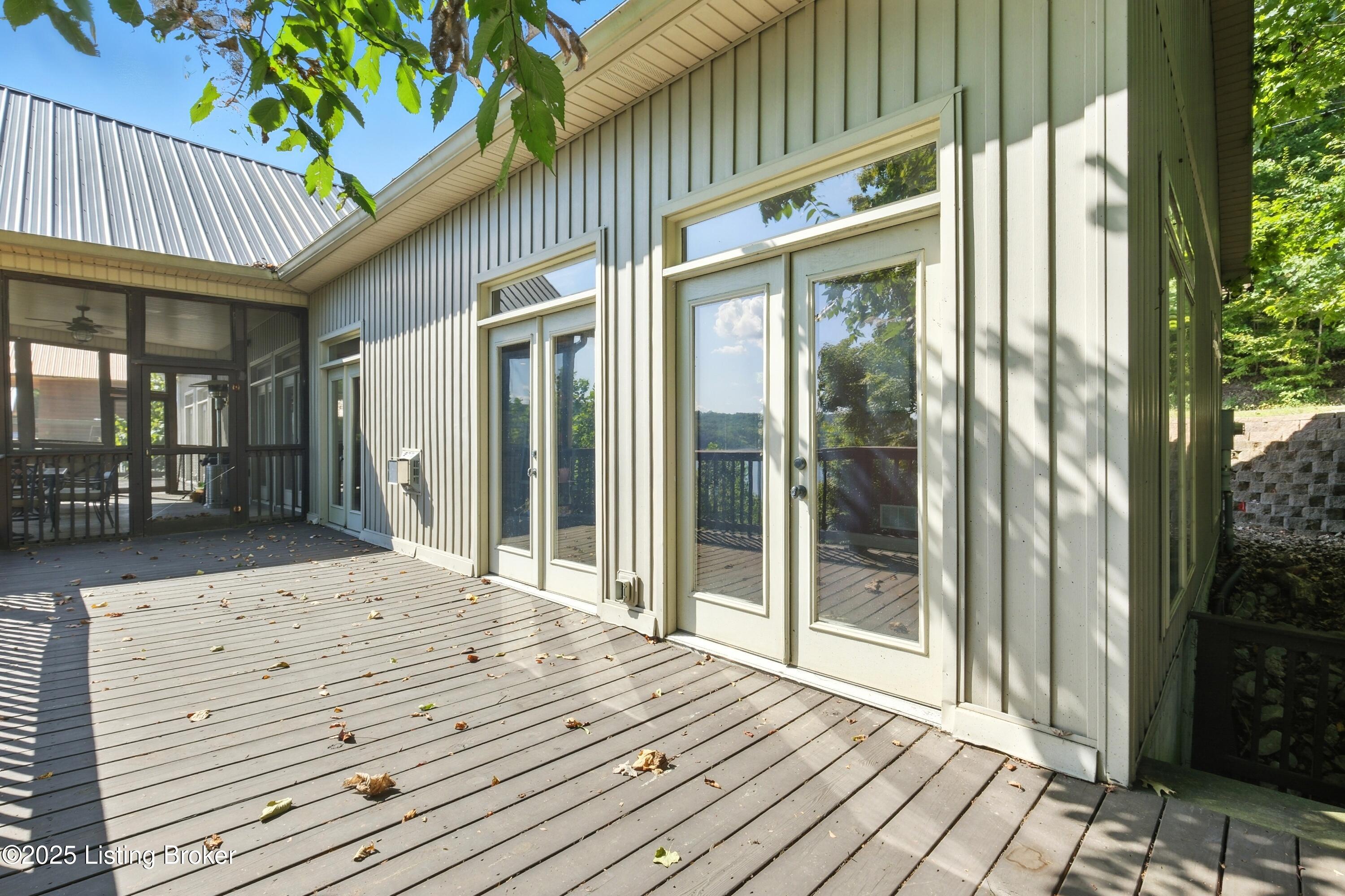 348 Lakeshore Dr