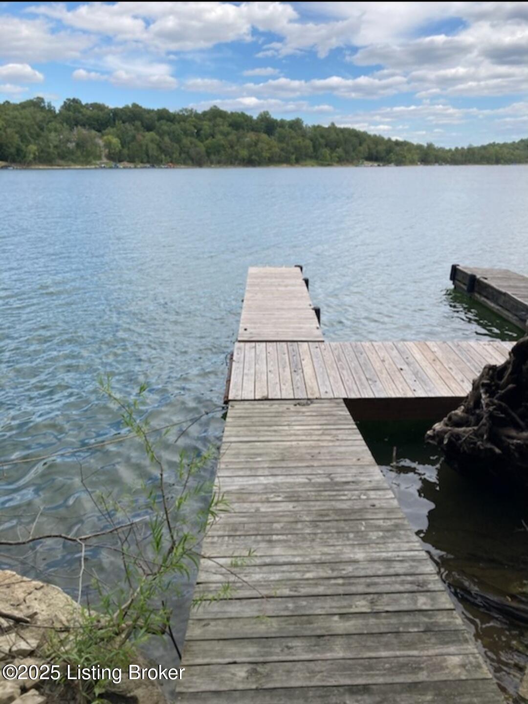 348 Lakeshore Dr