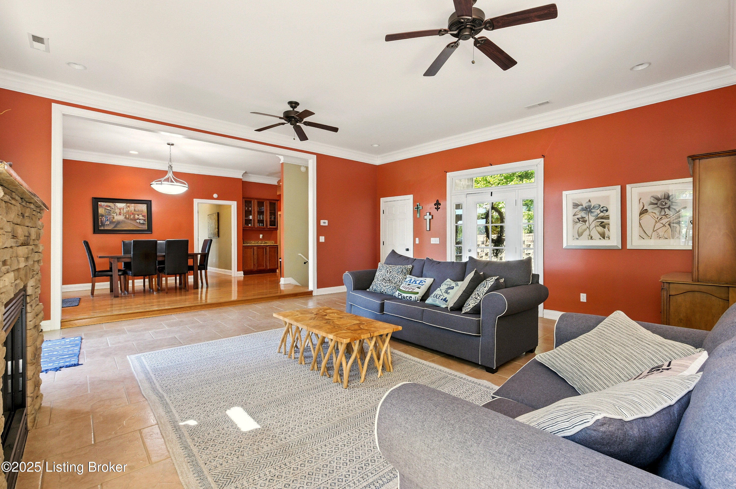 348 Lakeshore Dr