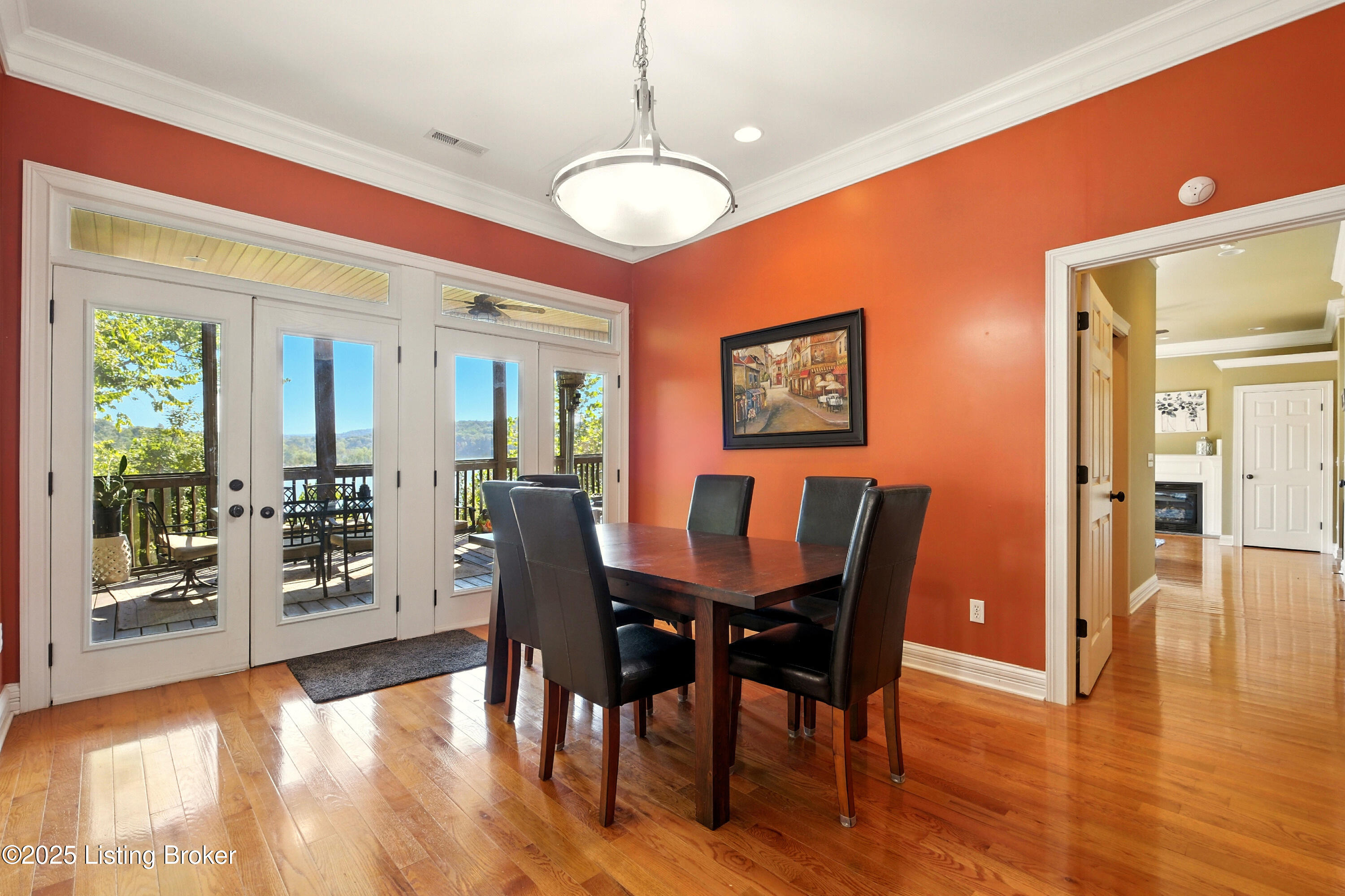 348 Lakeshore Dr