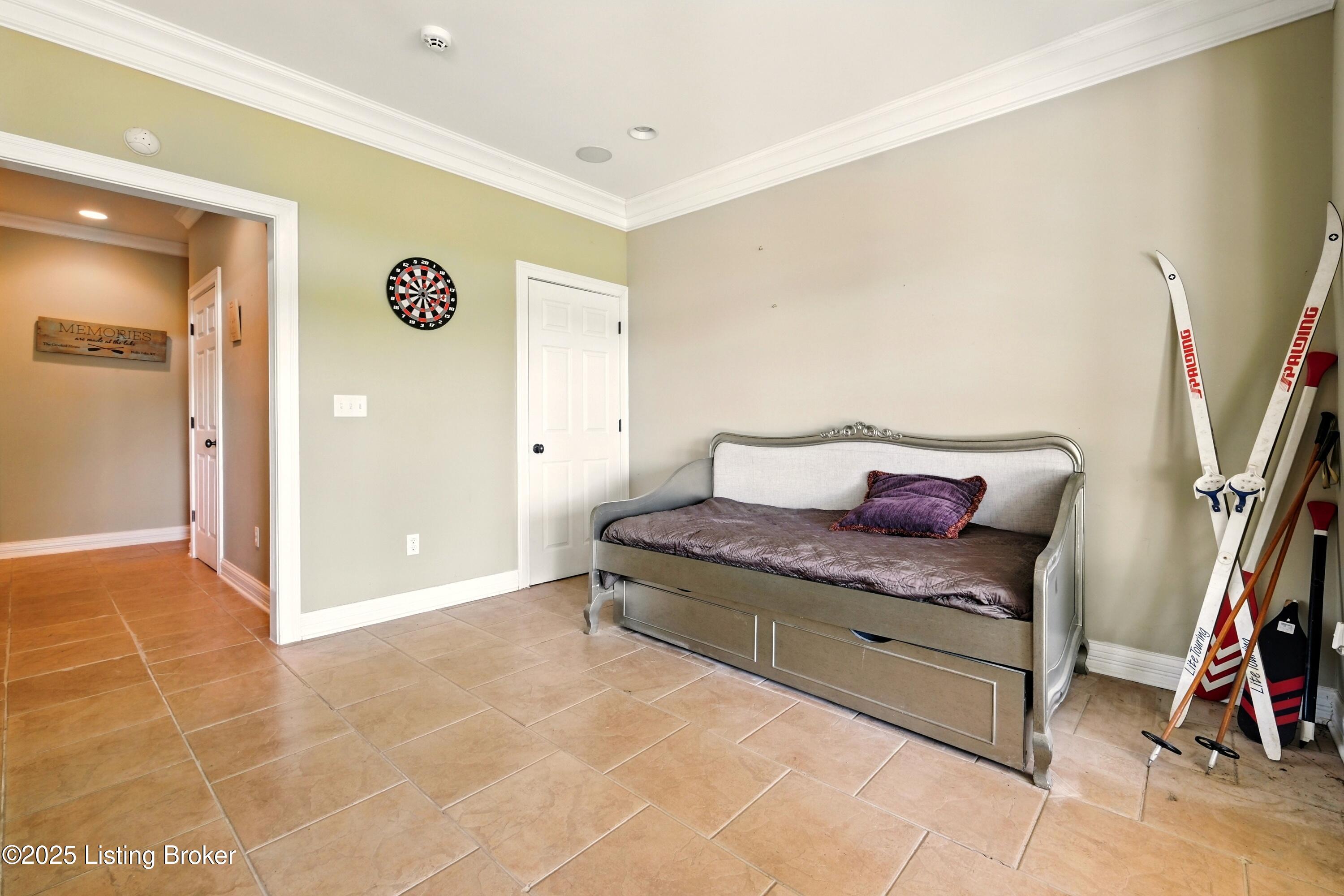 348 Lakeshore Dr