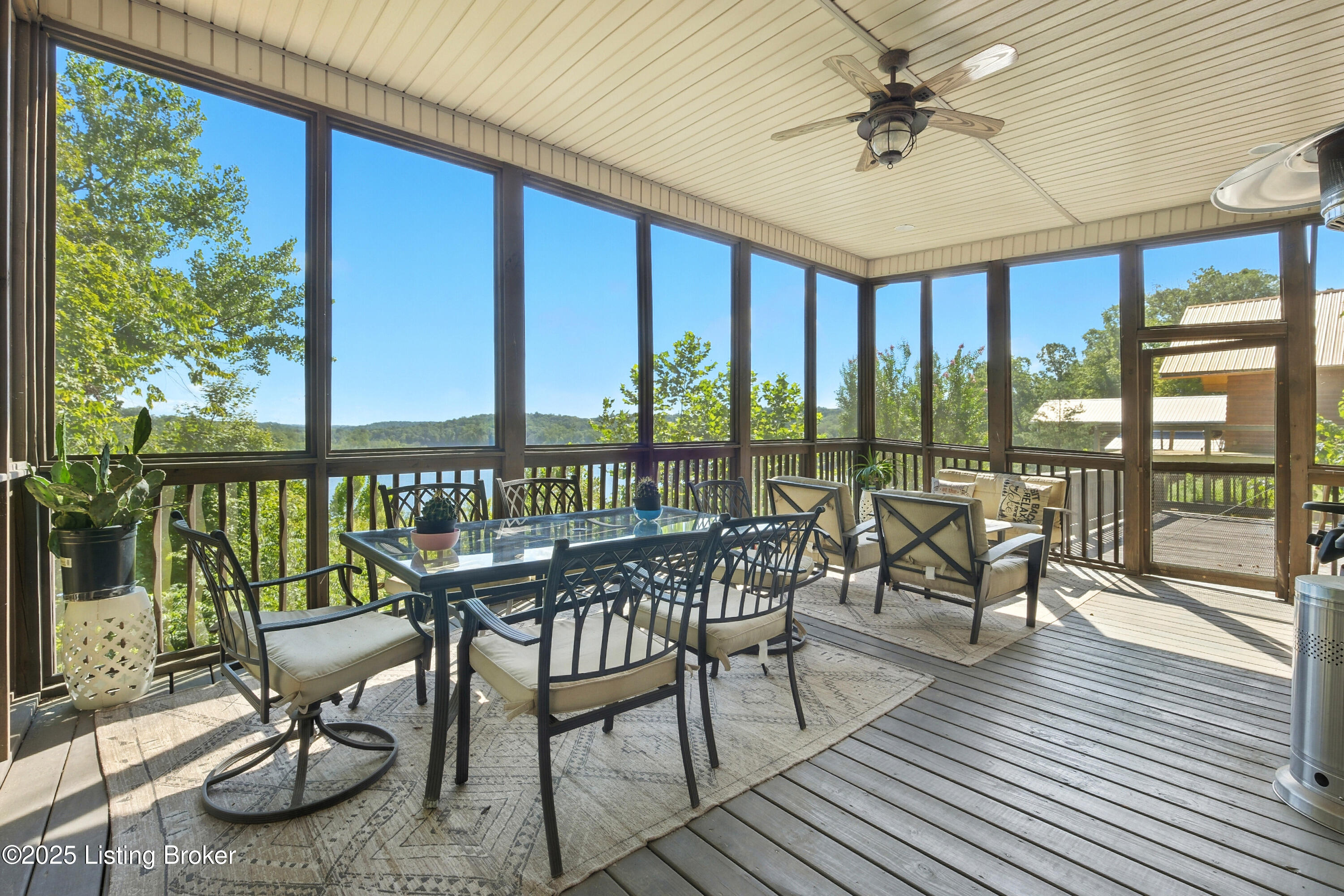 348 Lakeshore Dr