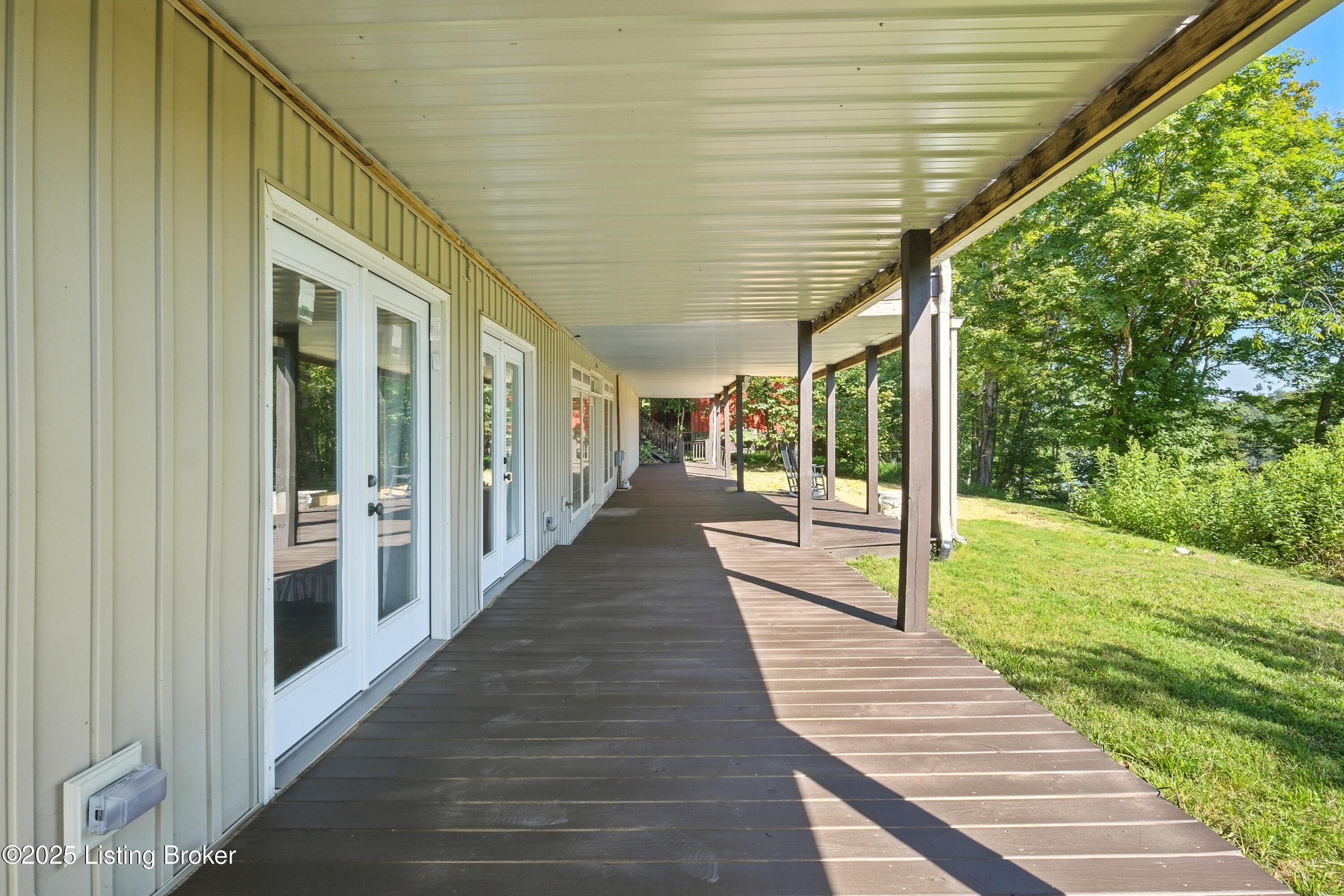348 Lakeshore Dr