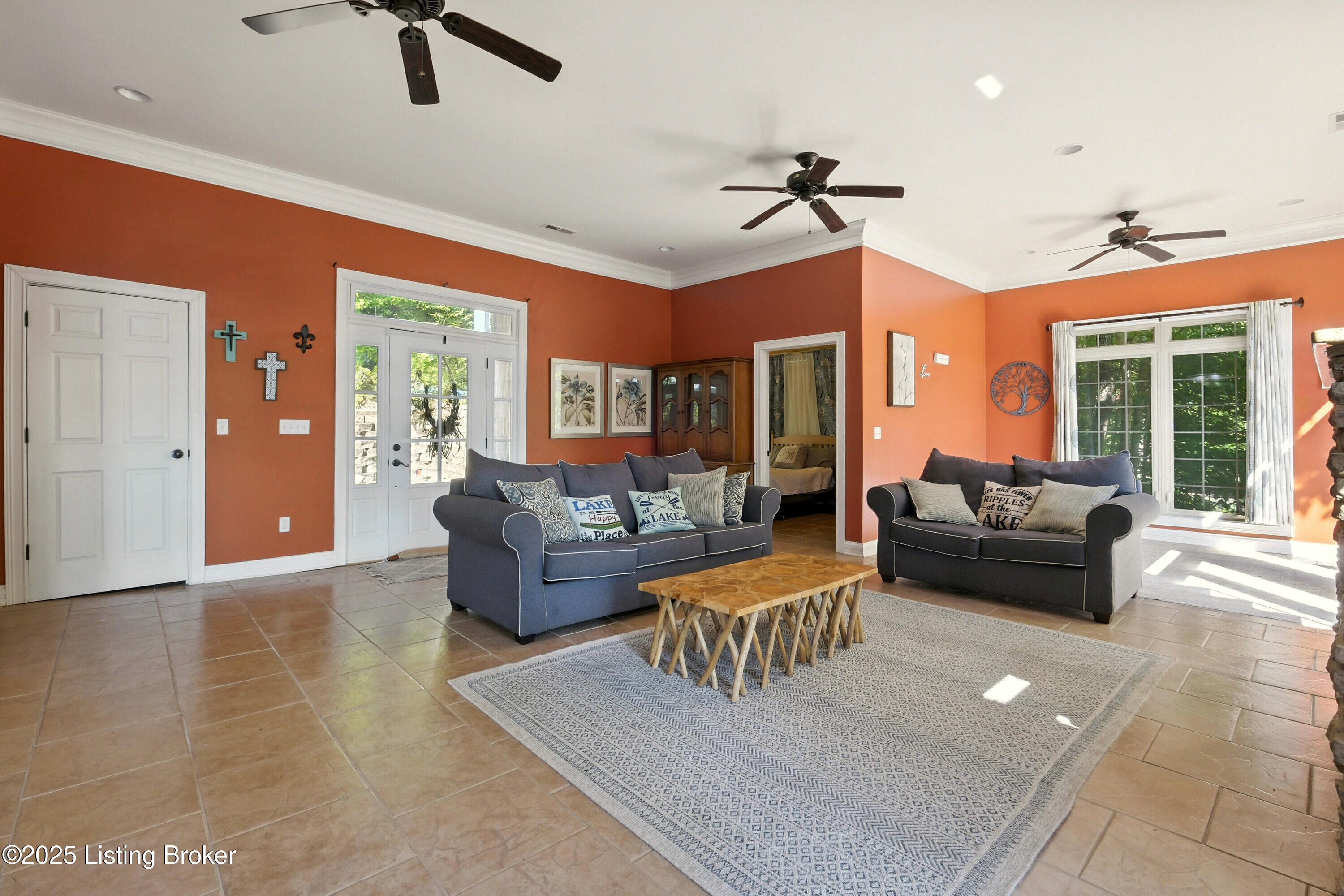 348 Lakeshore Dr