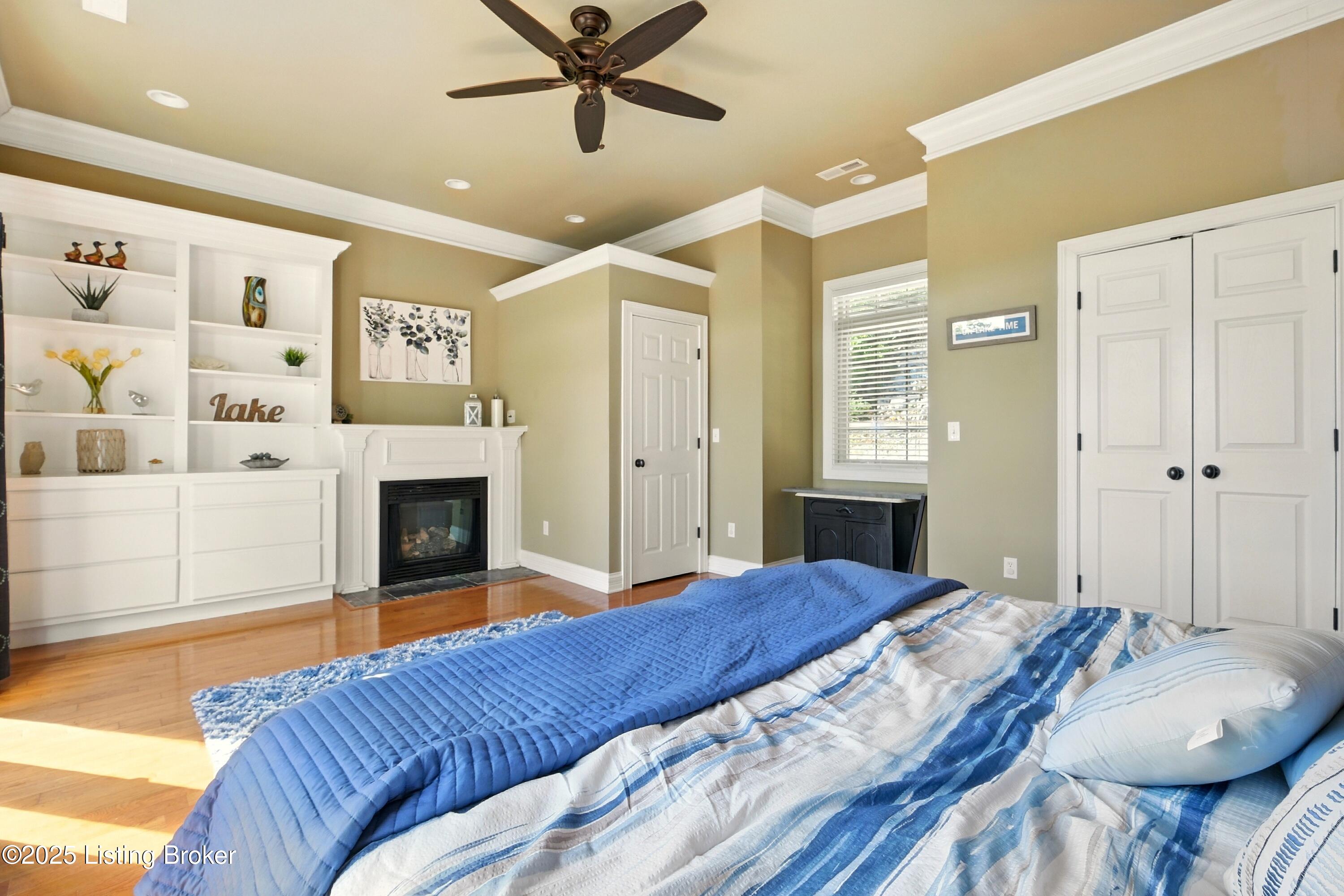348 Lakeshore Dr