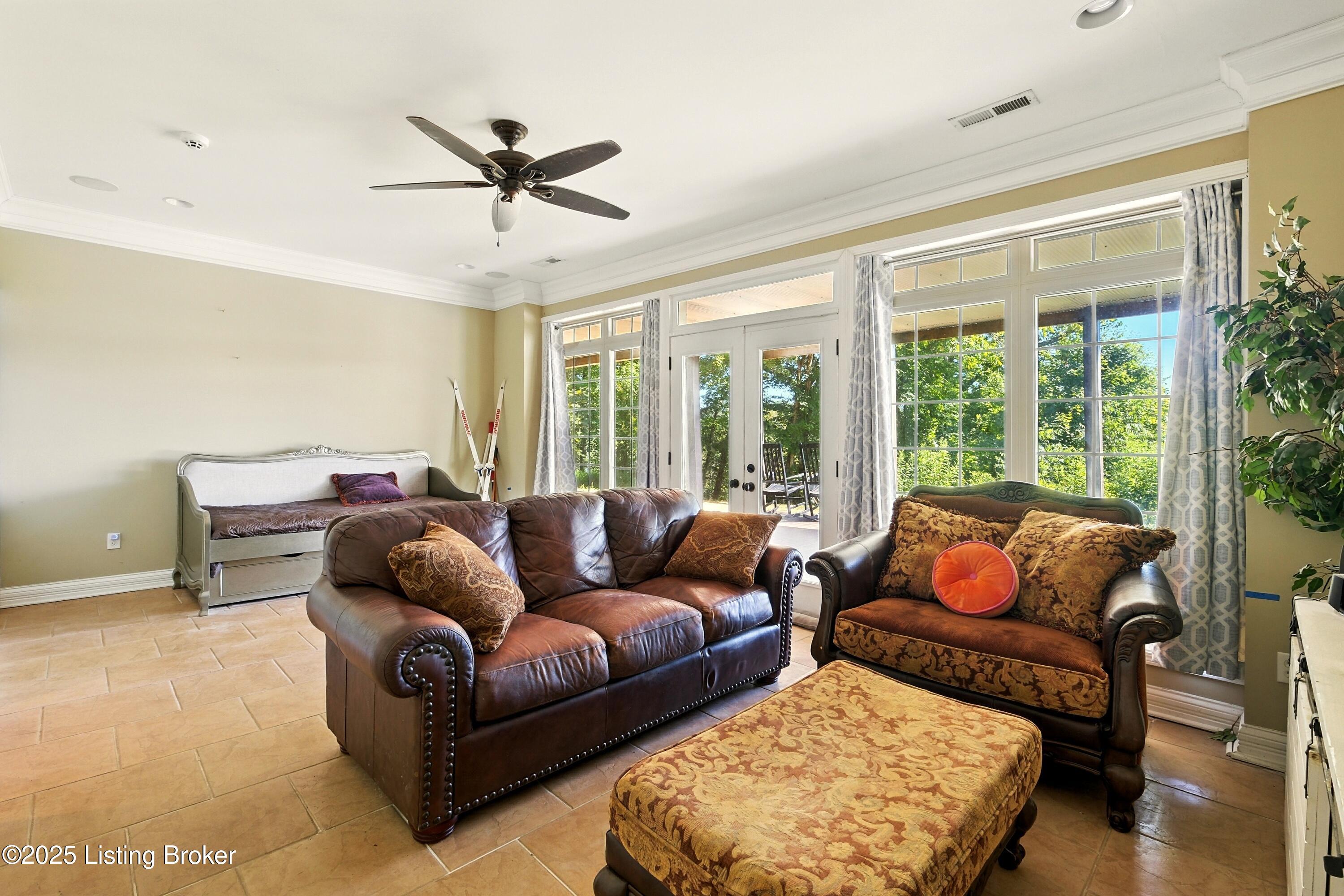 348 Lakeshore Dr