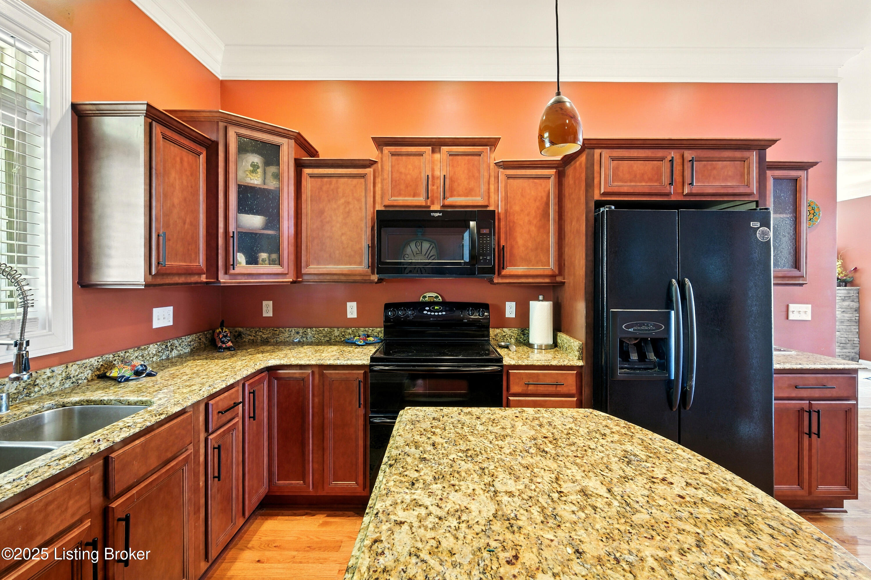 348 Lakeshore Dr